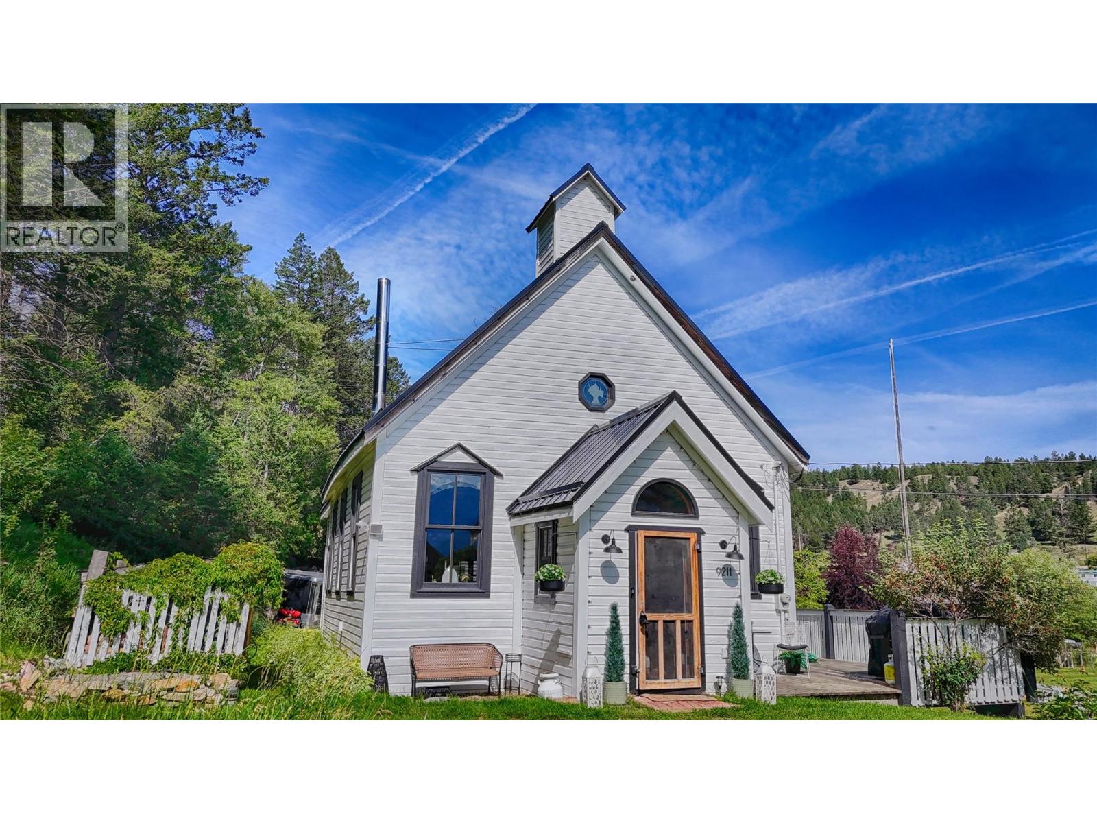 9211 WEST Avenue, Wilmer, British Columbia