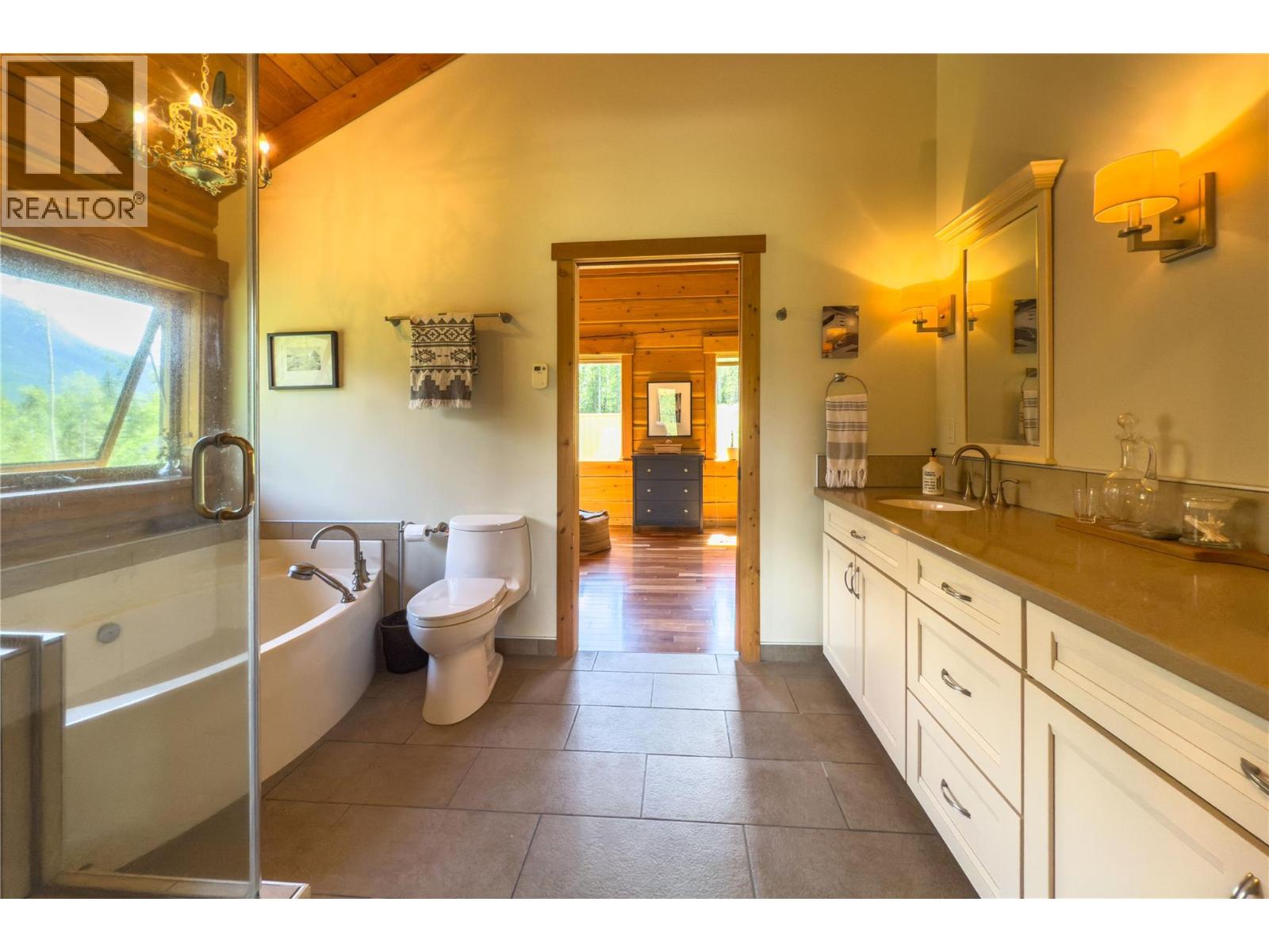 2550 Kettleston Road, Golden, British Columbia  V0A 1H1 - Photo 22 - 10377527