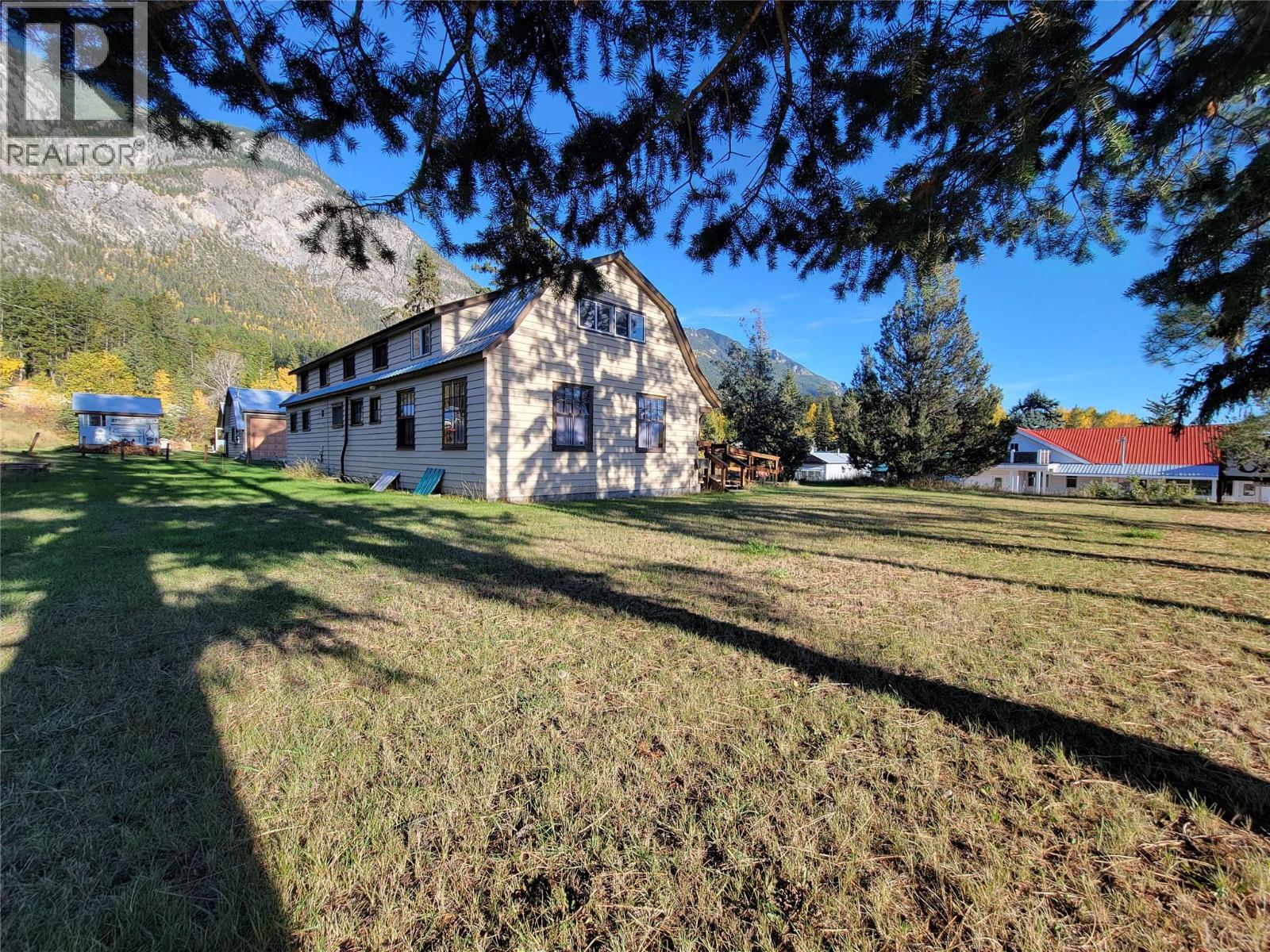 970 95 Highway, Spillimacheen, British Columbia