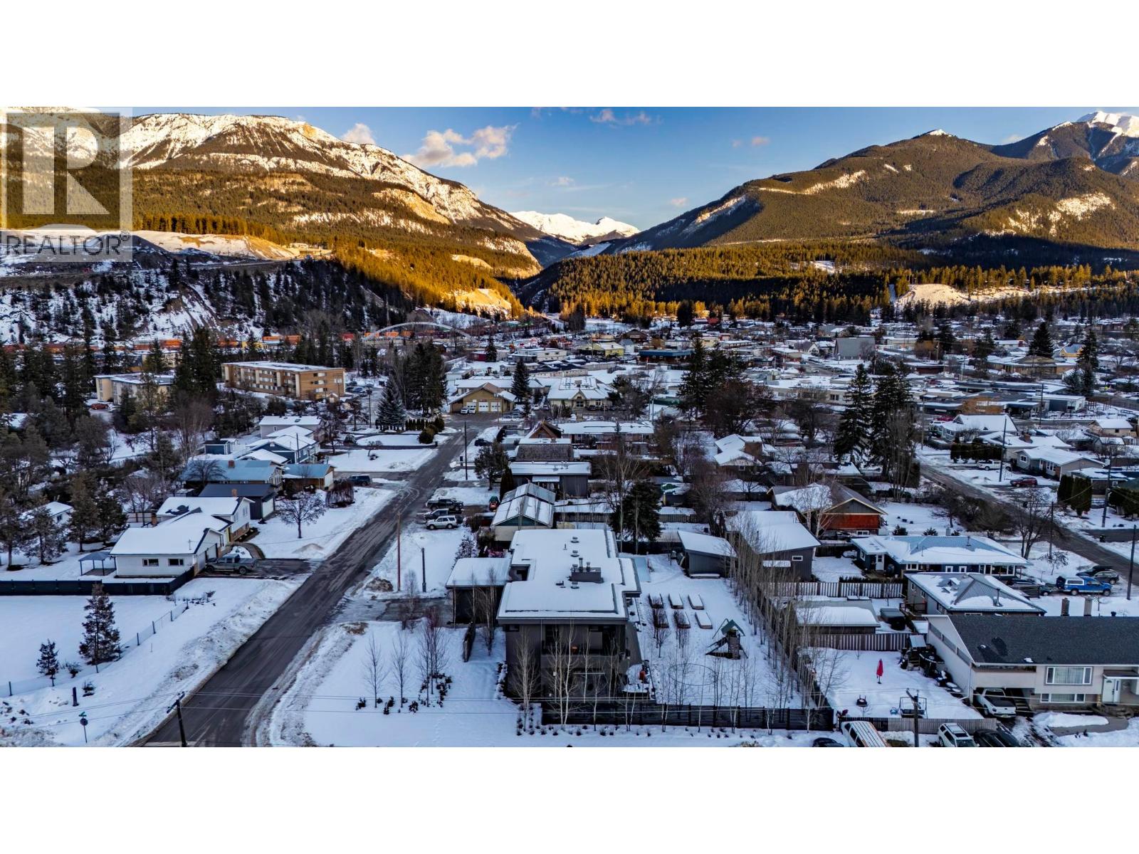 702 7th Street, Golden, British Columbia  V0A 1H0 - Photo 4 - 10378181