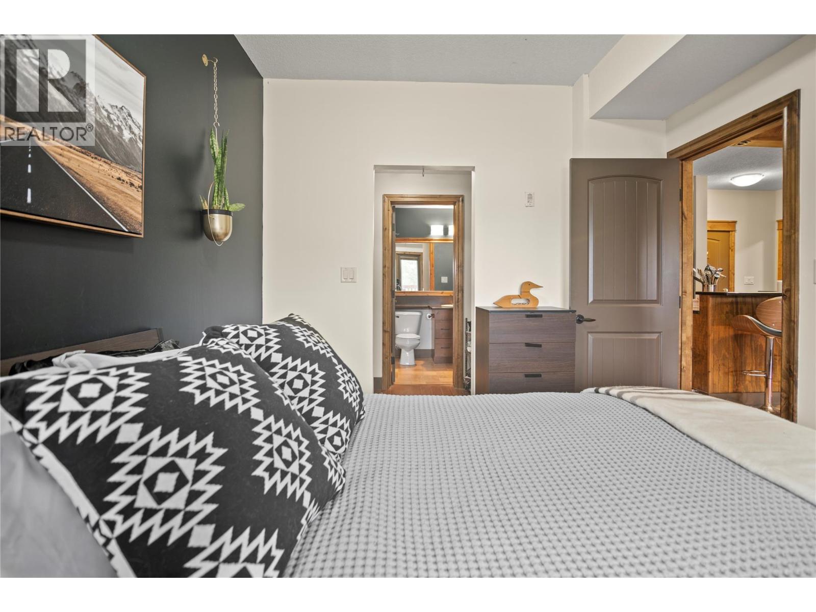 7495 Columbia Avenue Unit# 2206, Radium Hot Springs, British Columbia  V0A 1M0 - Photo 6 - 10378412