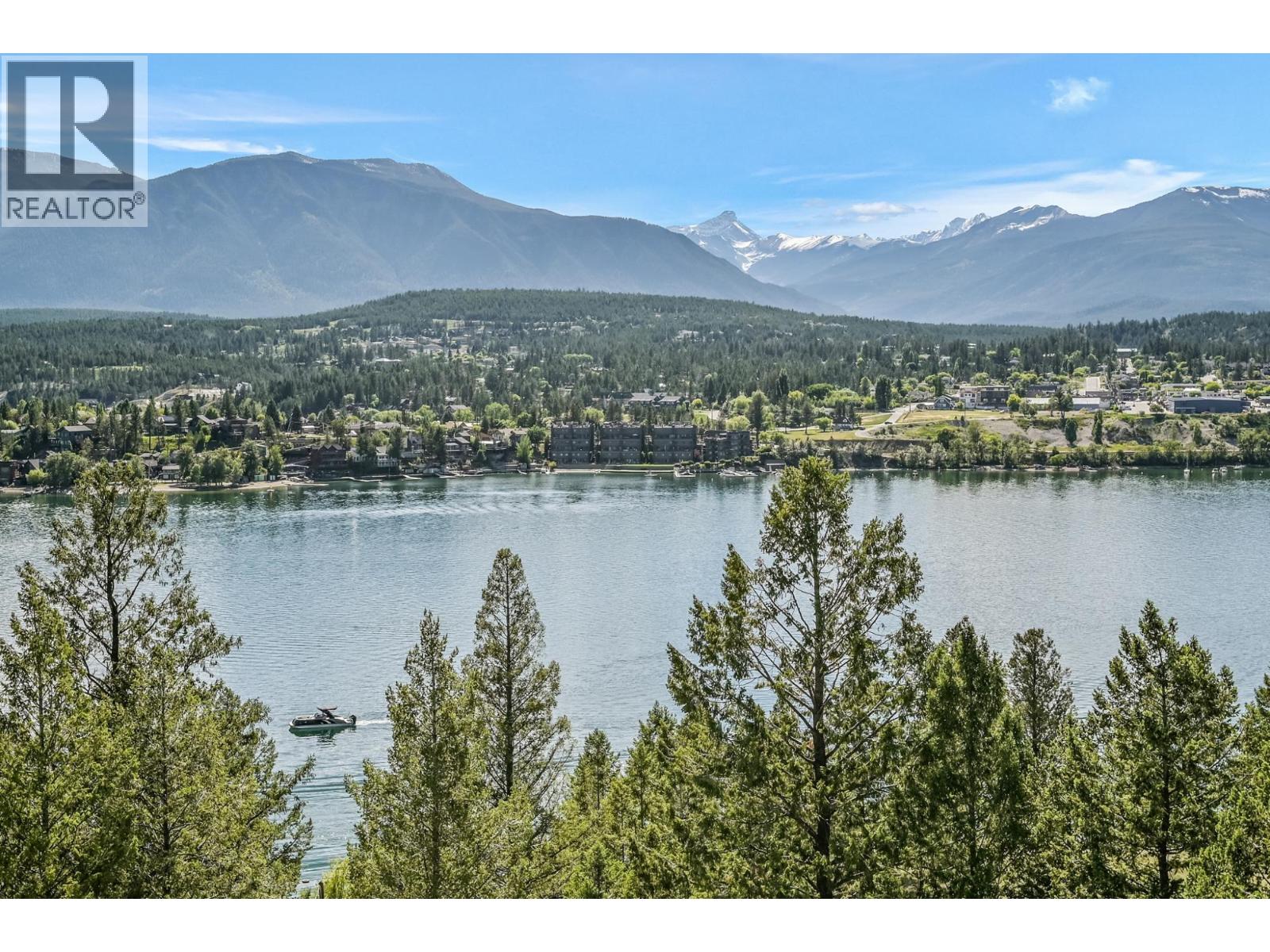 717 Lakeview Drive, Invermere, British Columbia  V0A 1K3 - Photo 3 - 10378376