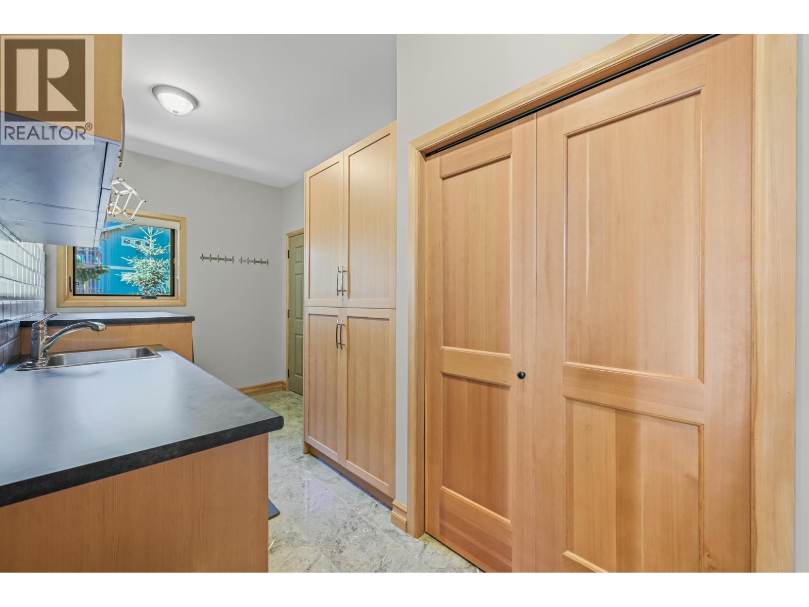 717 Lakeview Drive, Invermere, British Columbia  V0A 1K3 - Photo 30 - 10378376