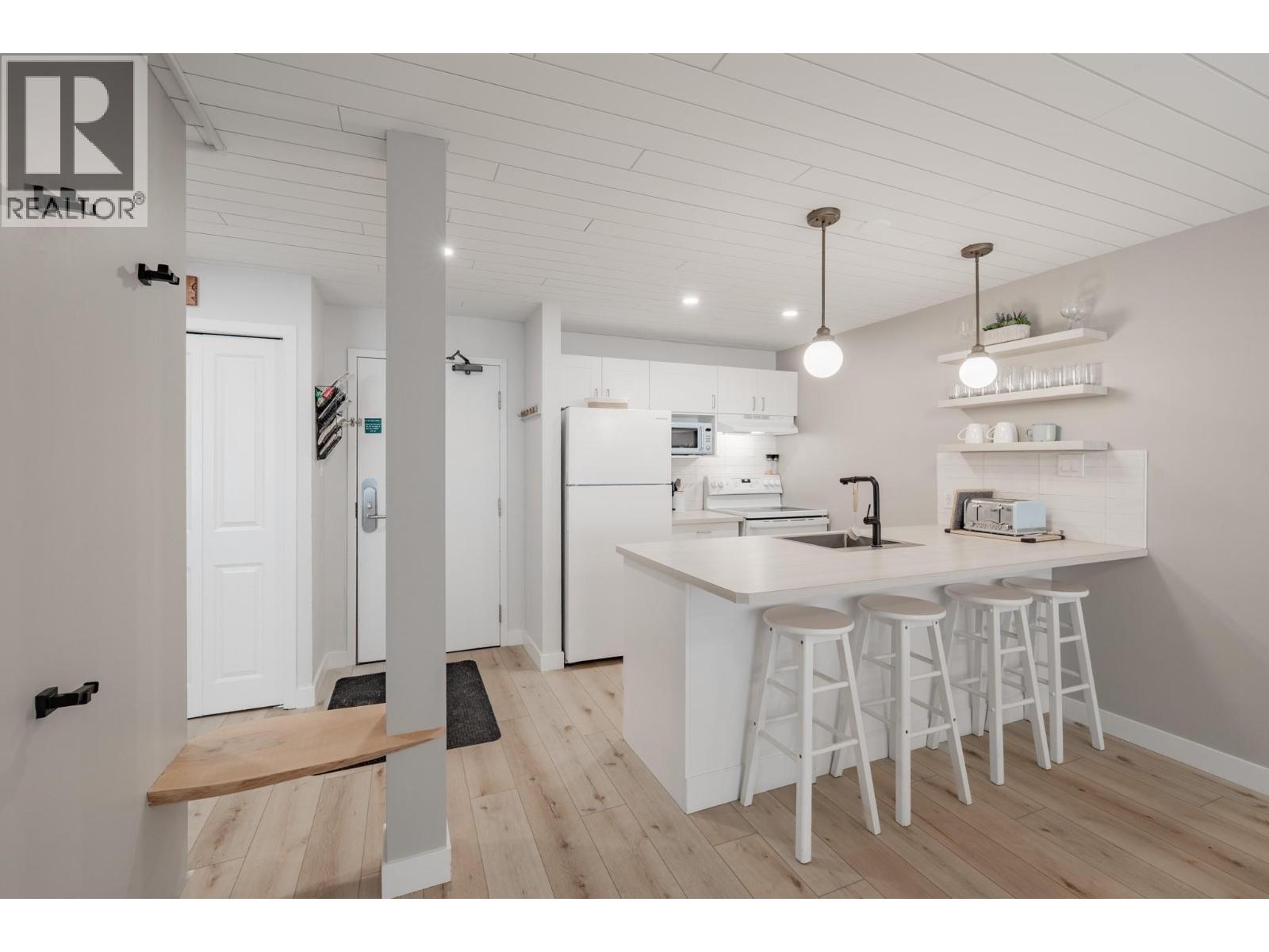 2035 Panorama Drive Unit# 225, Panorama, British Columbia  V0A 1T0 - Photo 6 - 10378576