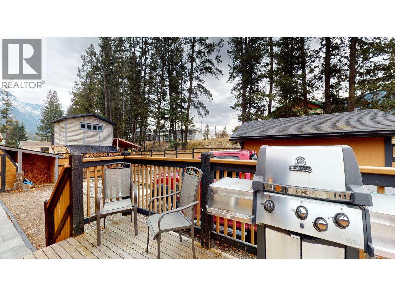 4826 Purcell Avenue, Edgewater, British Columbia  V0A 1E0 - Photo 12 - 10378631