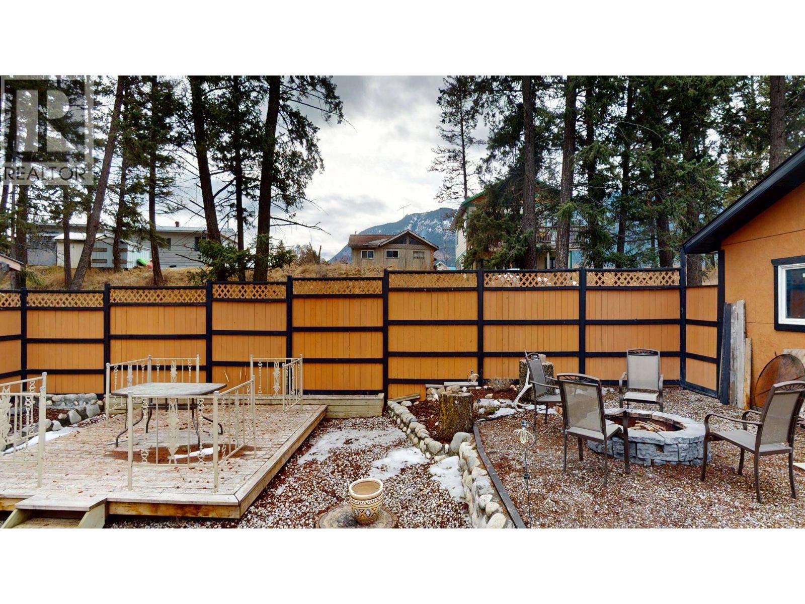4826 Purcell Avenue, Edgewater, British Columbia  V0A 1E0 - Photo 19 - 10378631