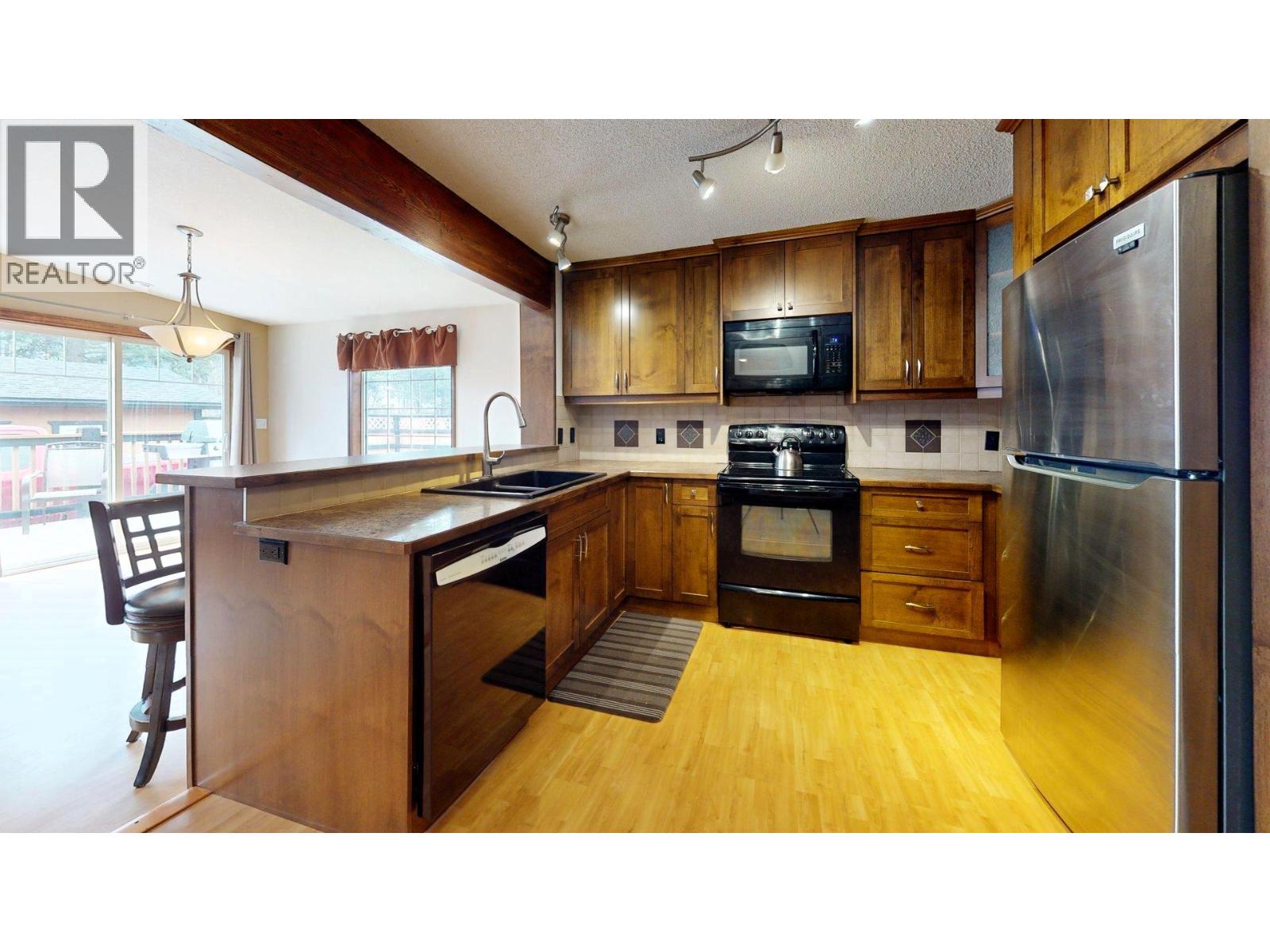 4826 Purcell Avenue, Edgewater, British Columbia  V0A 1E0 - Photo 8 - 10378631