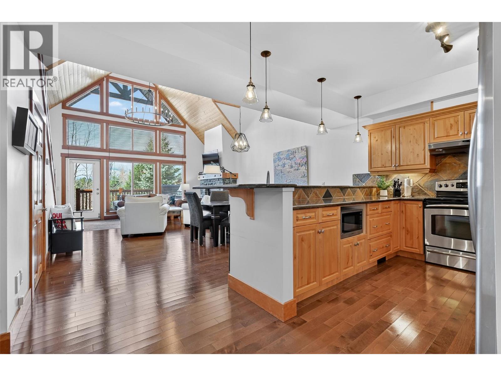 880 Lakeview Drive Unit# 211, Invermere, British Columbia  V0A 1K3 - Photo 5 - 10379008