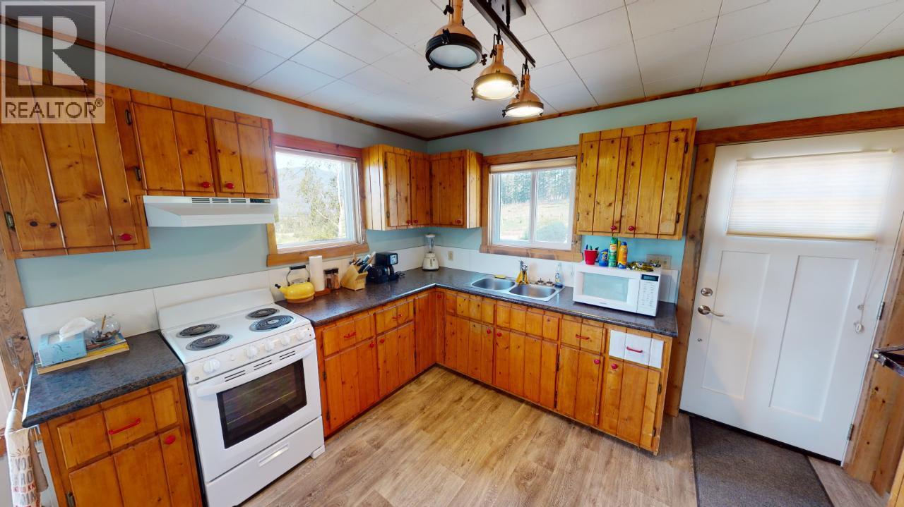 726 95 Highway, Spillimacheen, British Columbia  V0A 1M0 - Photo 29 - 10379083