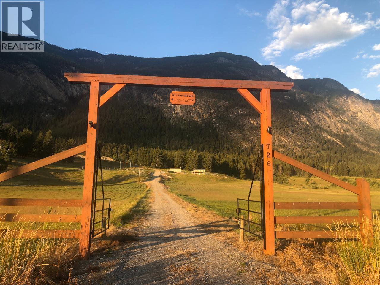 726 95 Highway, Spillimacheen, British Columbia  V0A 1M0 - Photo 51 - 10379083