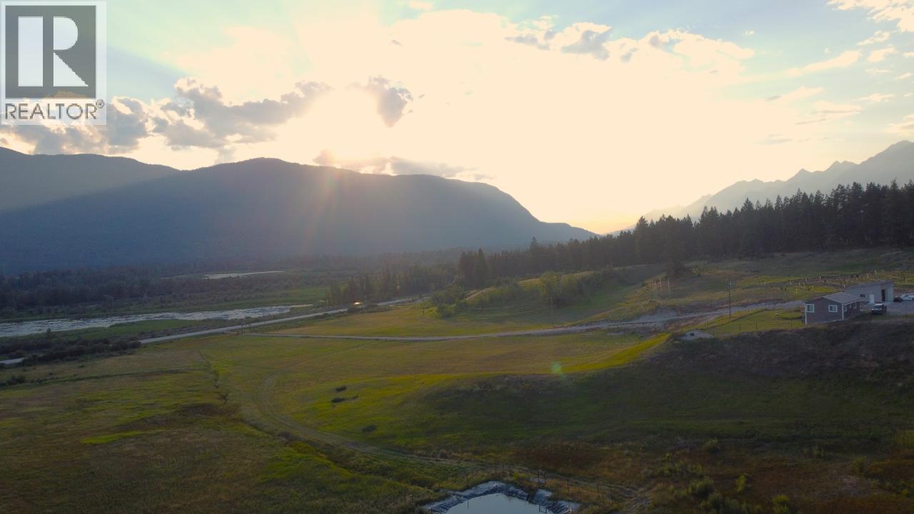 726 95 Highway, Spillimacheen, British Columbia  V0A 1M0 - Photo 56 - 10379083