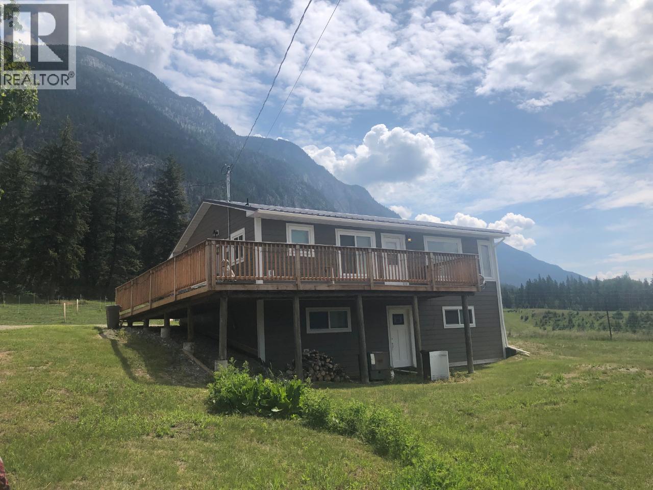 726 95 Highway, Spillimacheen, British Columbia  V0A 1M0 - Photo 7 - 10379083