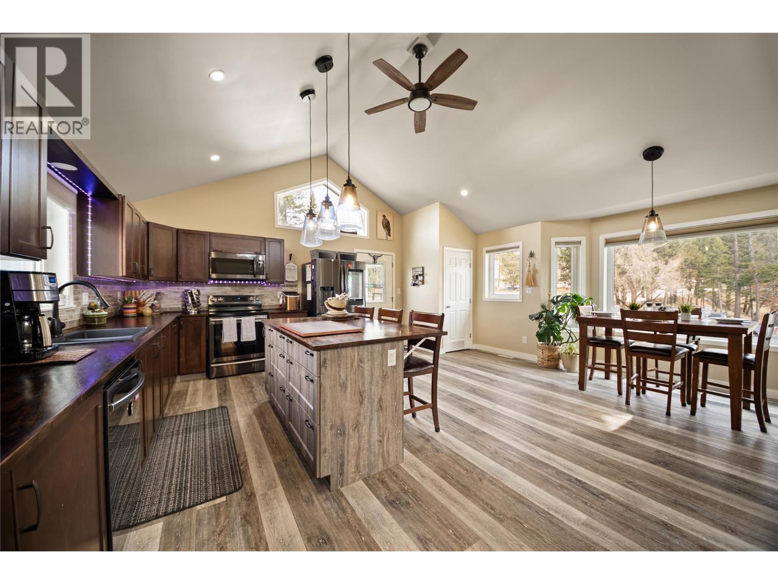 7527 Park Drive West, Radium Hot Springs, British Columbia  V0A 1M0 - Photo 11 - 10378971