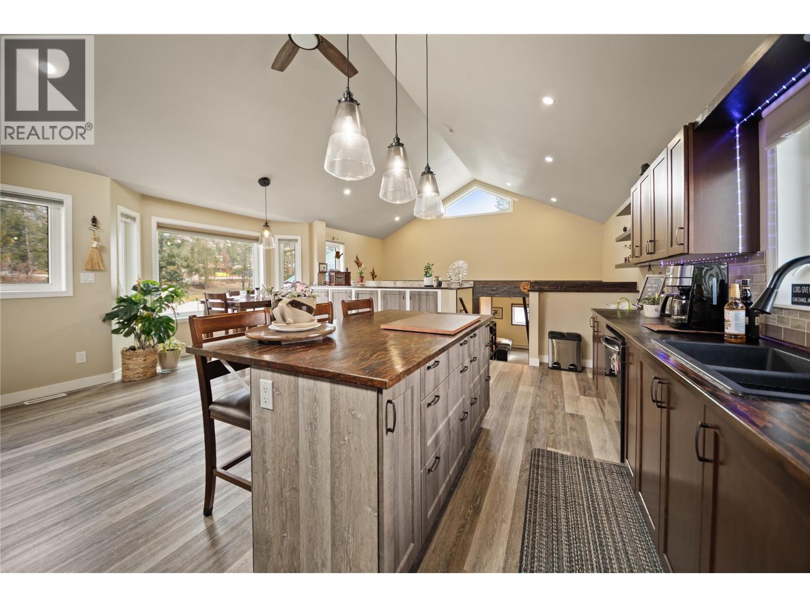 7527 Park Drive West, Radium Hot Springs, British Columbia  V0A 1M0 - Photo 12 - 10378971