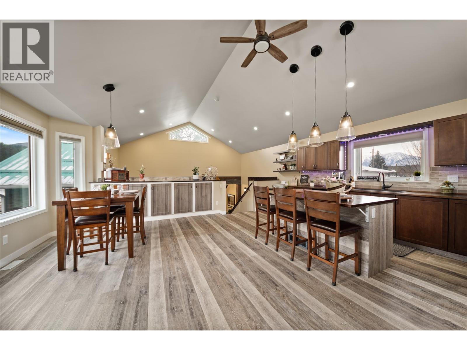 7527 Park Drive West, Radium Hot Springs, British Columbia  V0A 1M0 - Photo 13 - 10378971