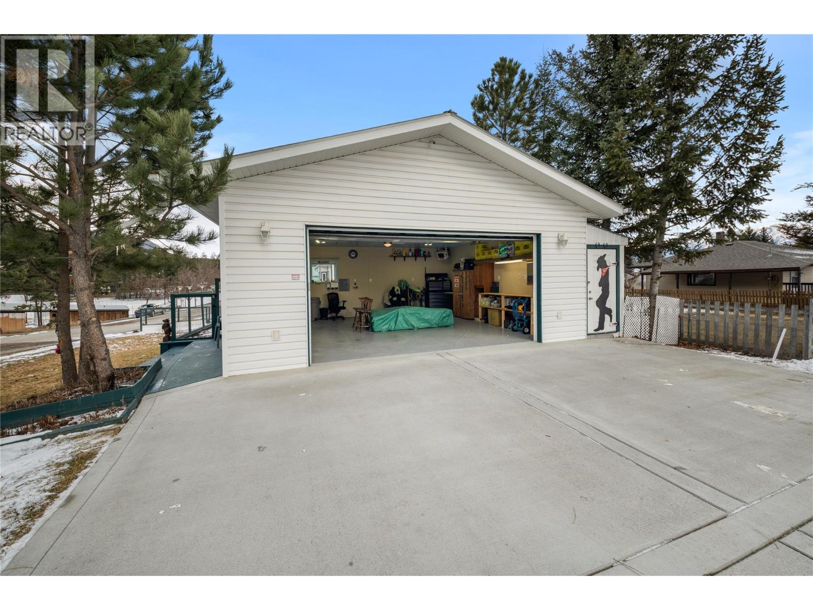 7527 Park Drive West, Radium Hot Springs, British Columbia  V0A 1M0 - Photo 34 - 10378971