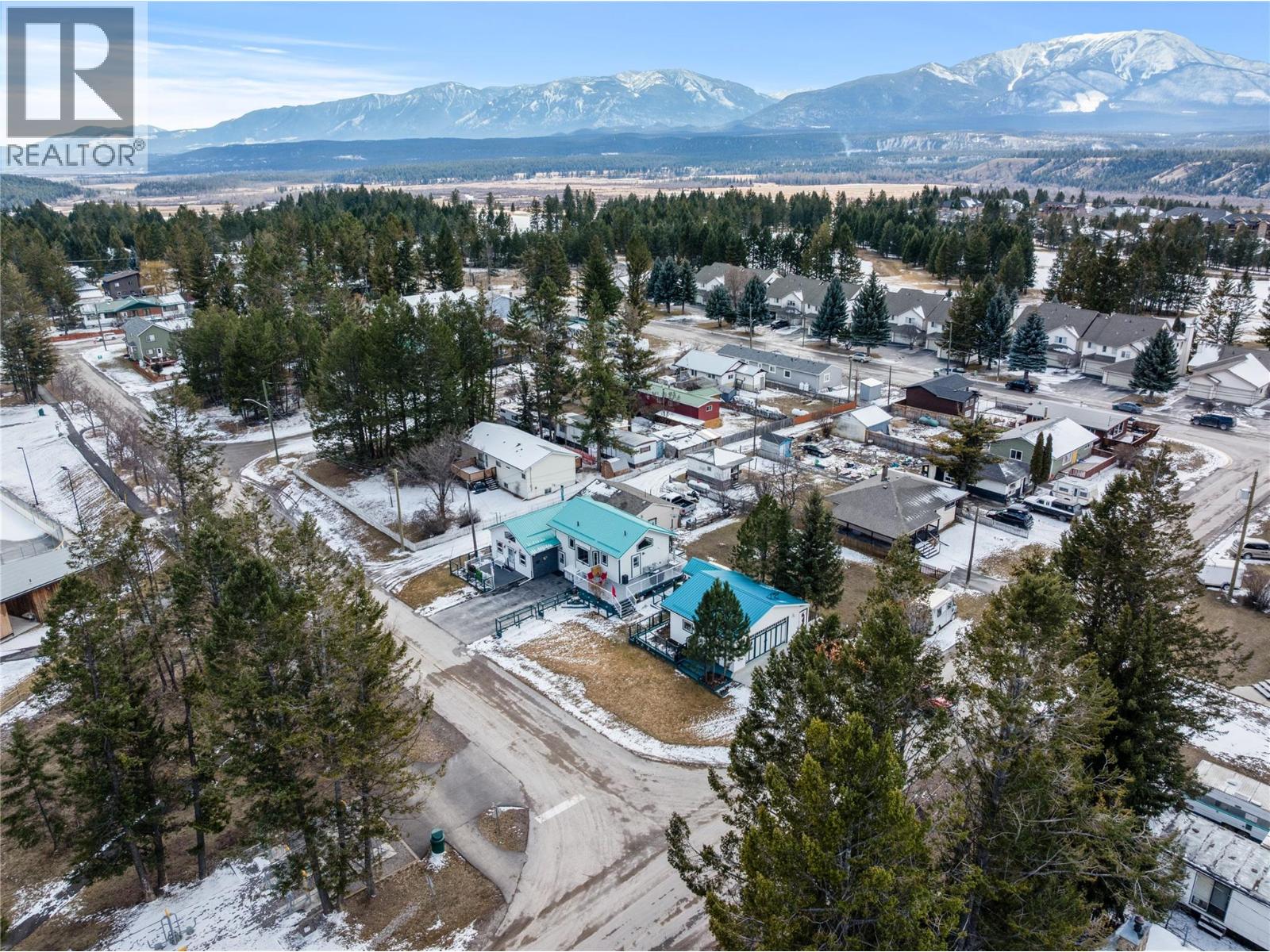 7527 Park Drive West, Radium Hot Springs, British Columbia  V0A 1M0 - Photo 4 - 10378971