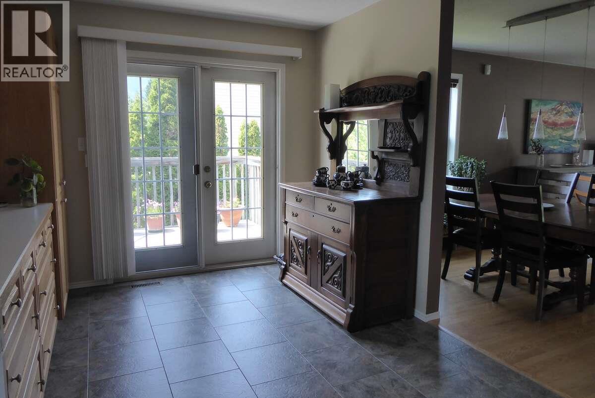 1510 Cedar Street, Golden, British Columbia  V0A 1H6 - Photo 12 - 10380010