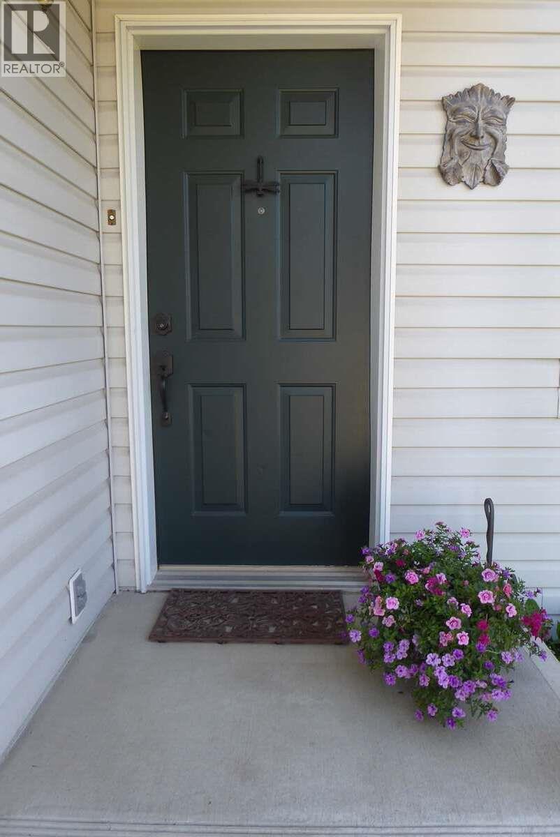 1510 Cedar Street, Golden, British Columbia  V0A 1H6 - Photo 3 - 10380010