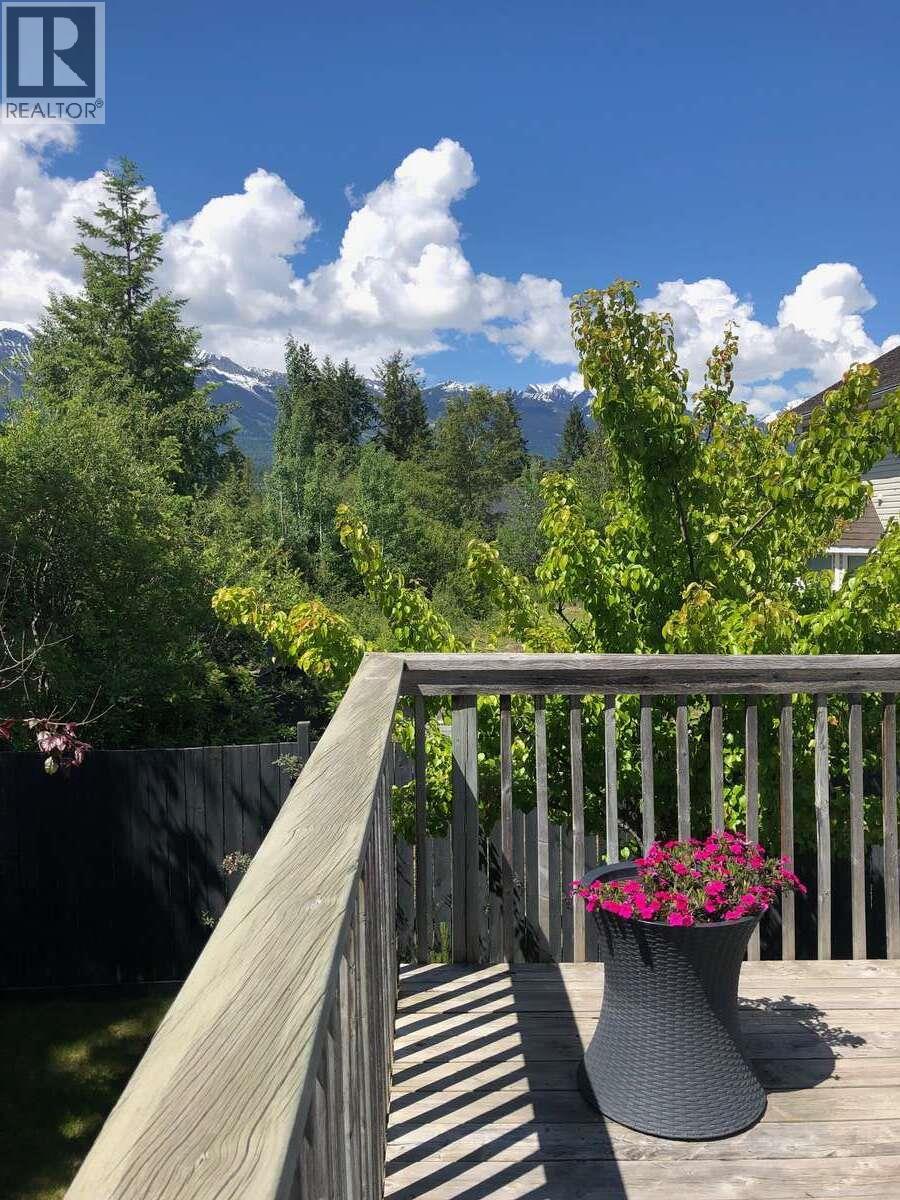 1510 Cedar Street, Golden, British Columbia  V0A 1H6 - Photo 44 - 10380010