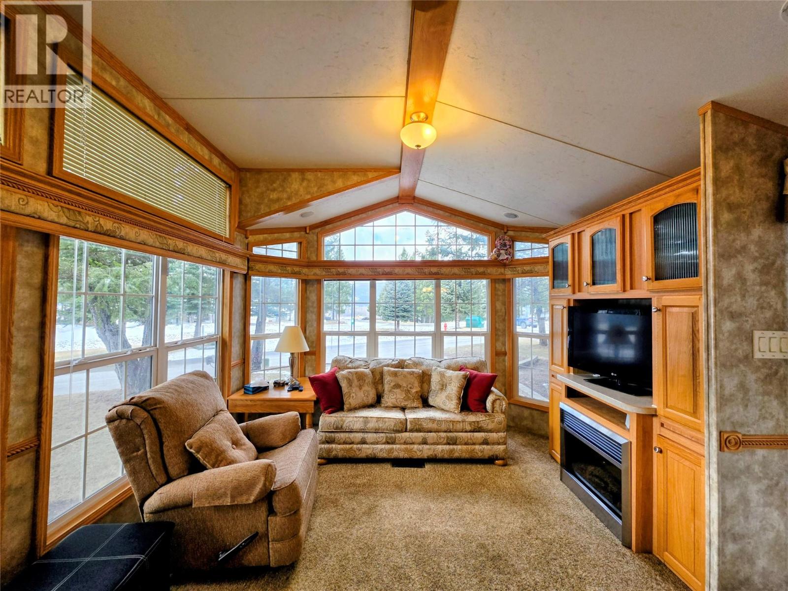 4586 Lynx Drive, Radium Hot Springs, British Columbia  V0A 1M0 - Photo 2 - 10379097