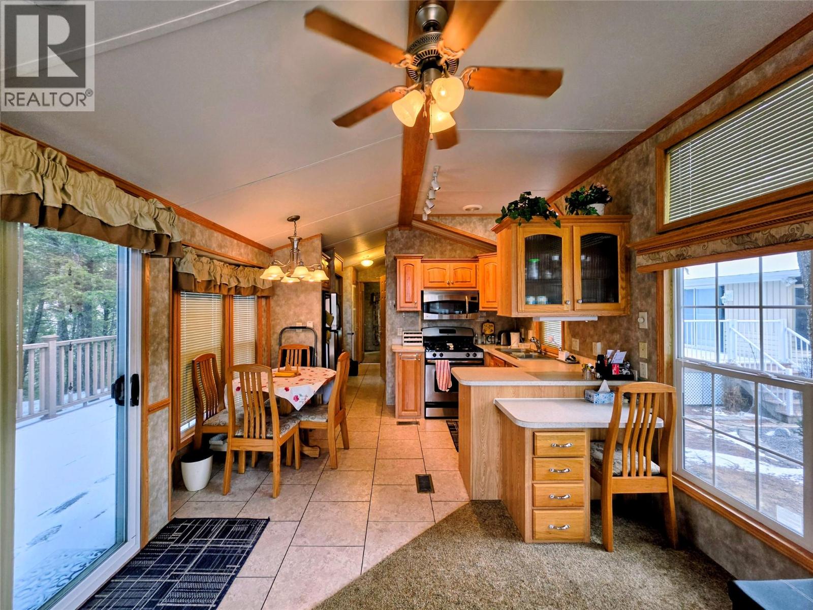 4586 Lynx Drive, Radium Hot Springs, British Columbia  V0A 1M0 - Photo 6 - 10379097