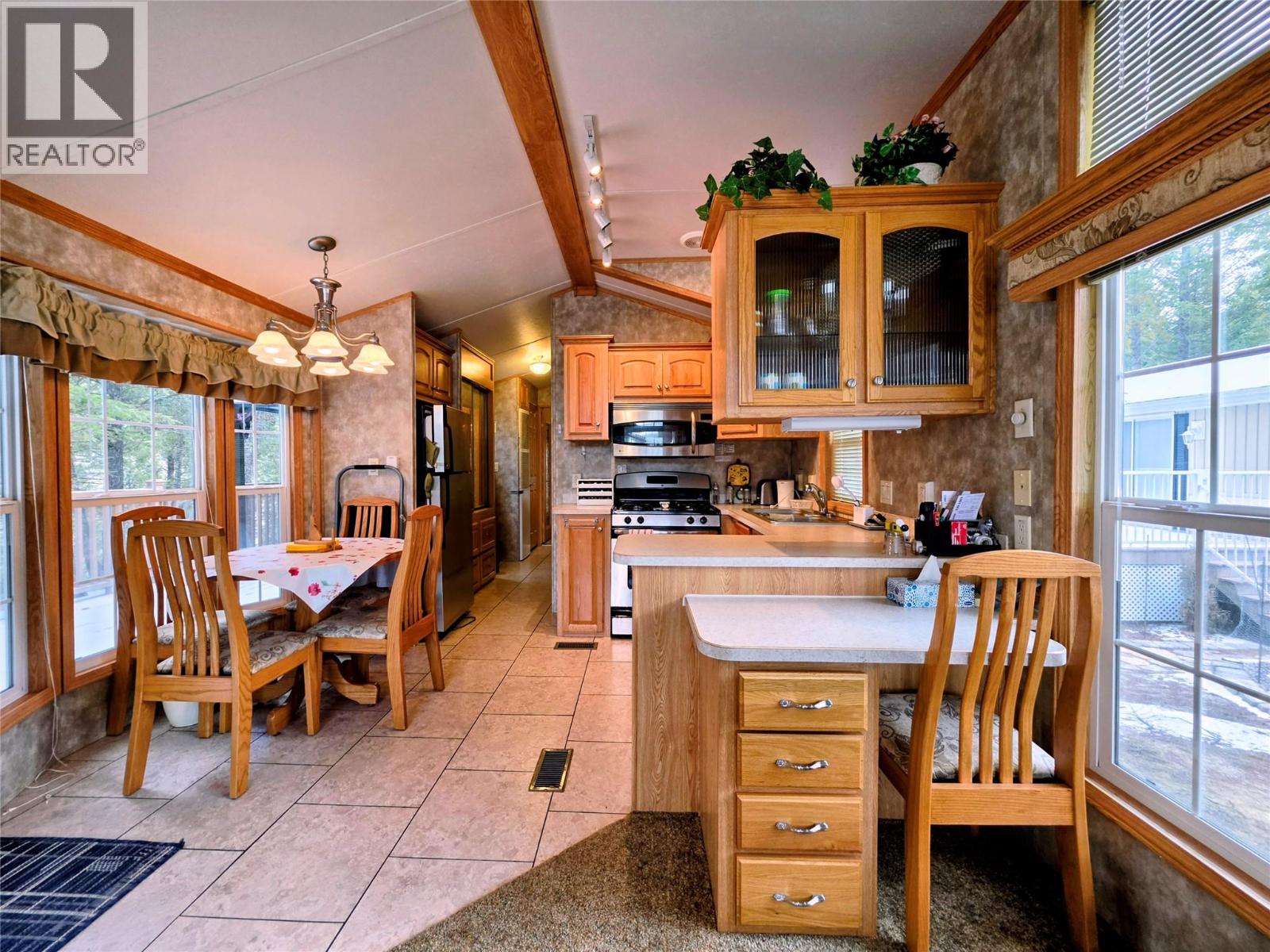 4586 Lynx Drive, Radium Hot Springs, British Columbia  V0A 1M0 - Photo 7 - 10379097