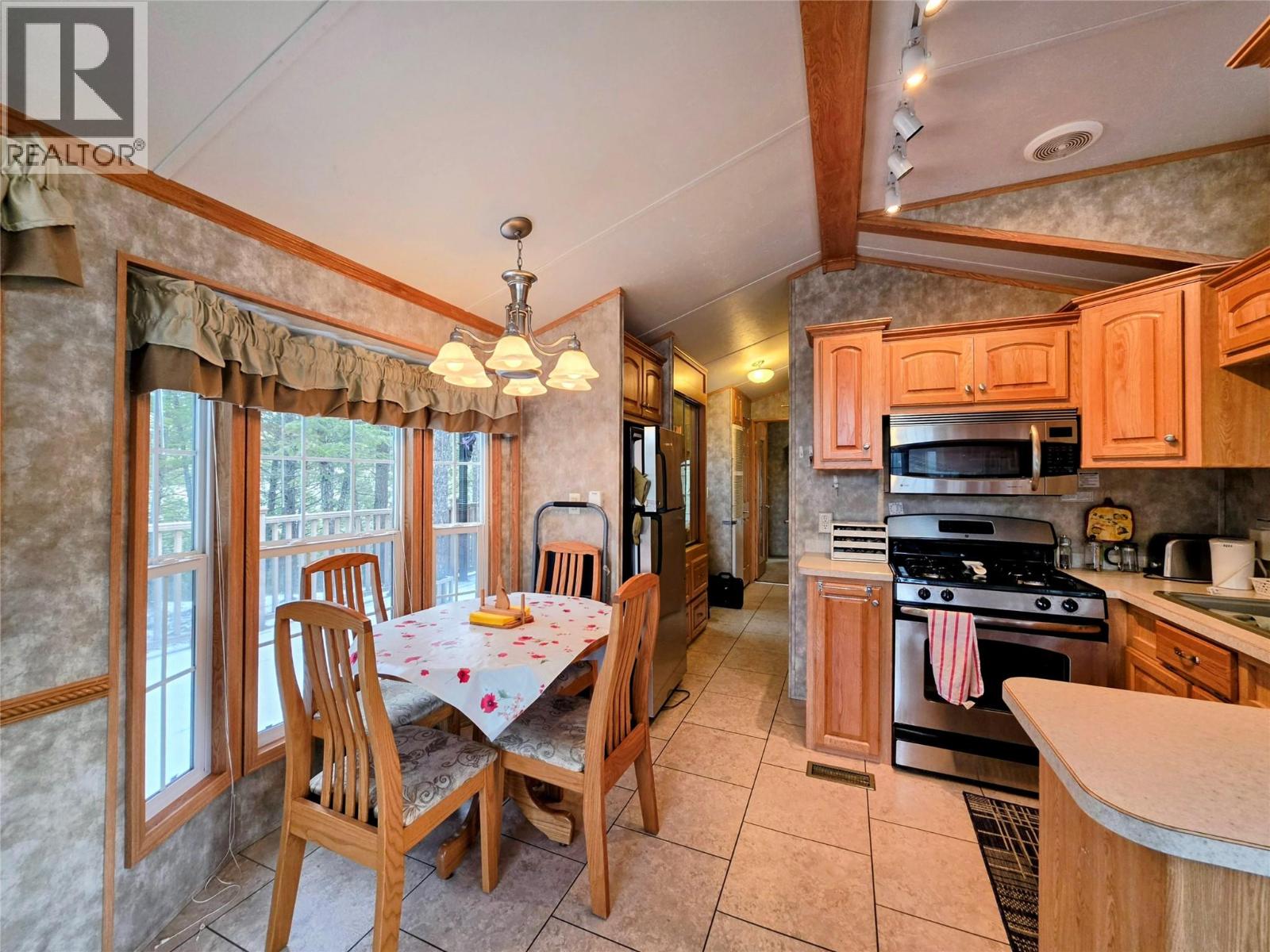 4586 Lynx Drive, Radium Hot Springs, British Columbia  V0A 1M0 - Photo 8 - 10379097