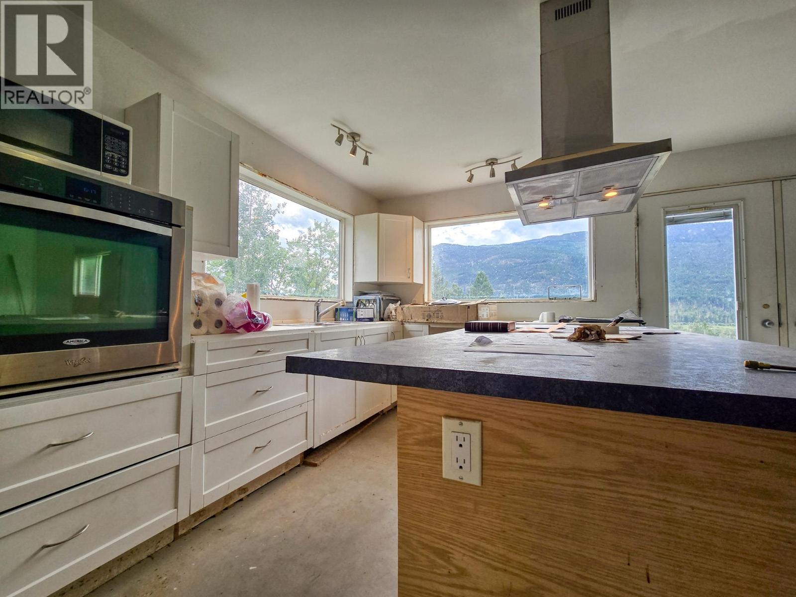 4772 Crescentwood Drive, Edgewater, British Columbia  V0A 1E0 - Photo 18 - 10380228