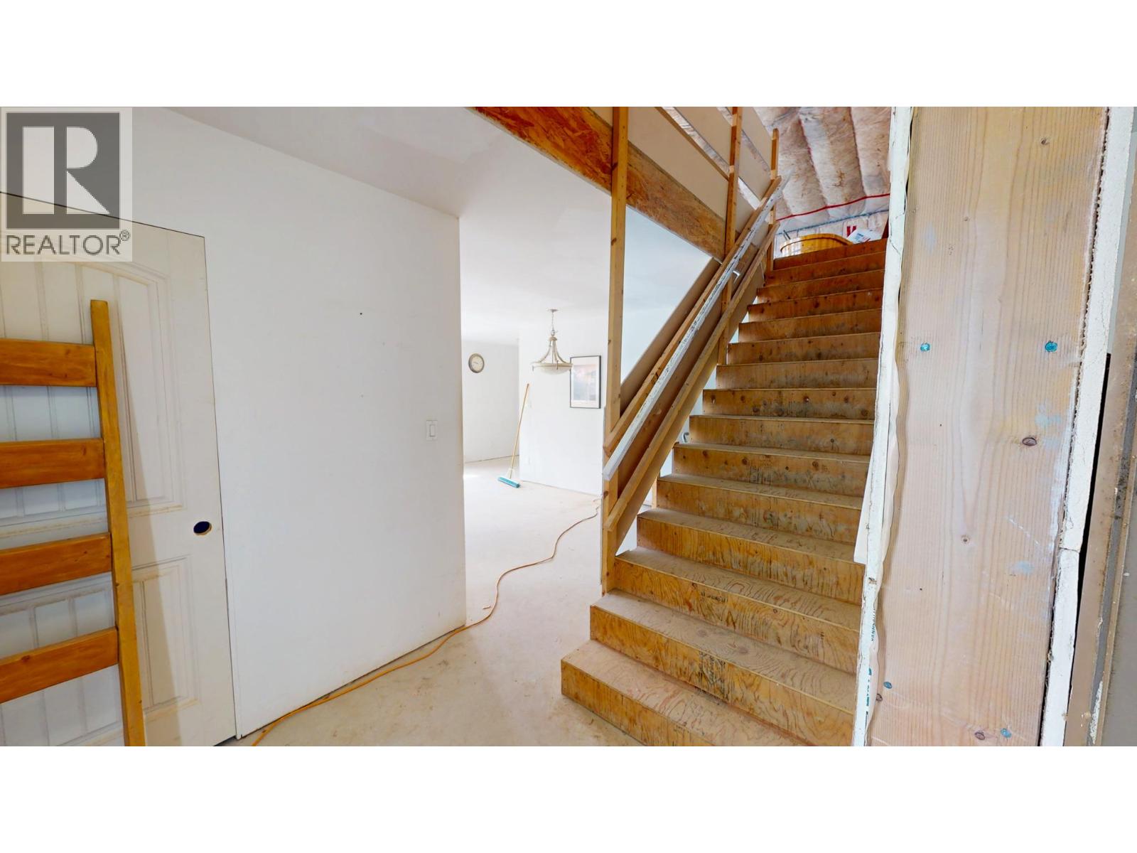 4772 Crescentwood Drive, Edgewater, British Columbia  V0A 1E0 - Photo 31 - 10380228