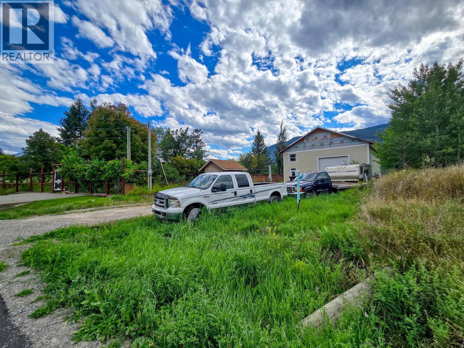 4772 Crescentwood Drive, Edgewater, British Columbia  V0A 1E0 - Photo 8 - 10380228