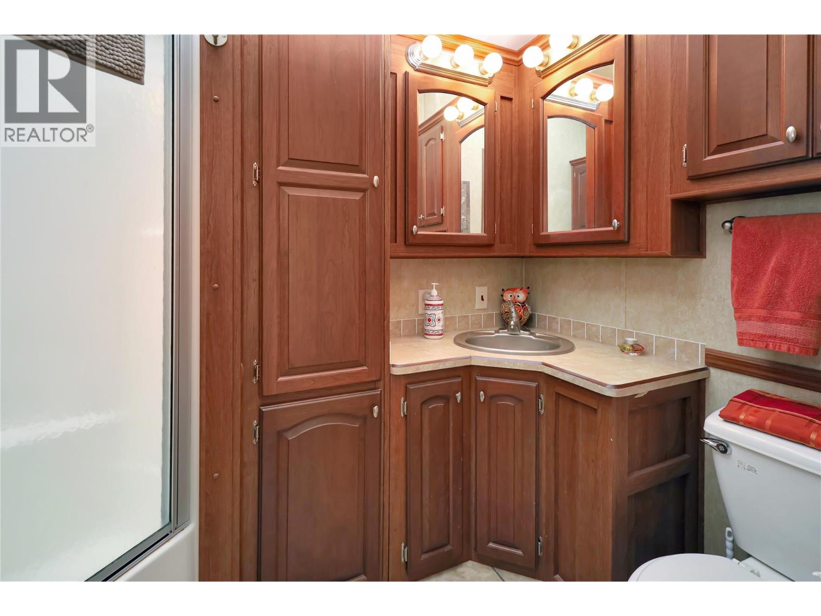 4862 Lynx Drive, Radium Hot Springs, British Columbia  V0A 1M0 - Photo 10 - 10380522