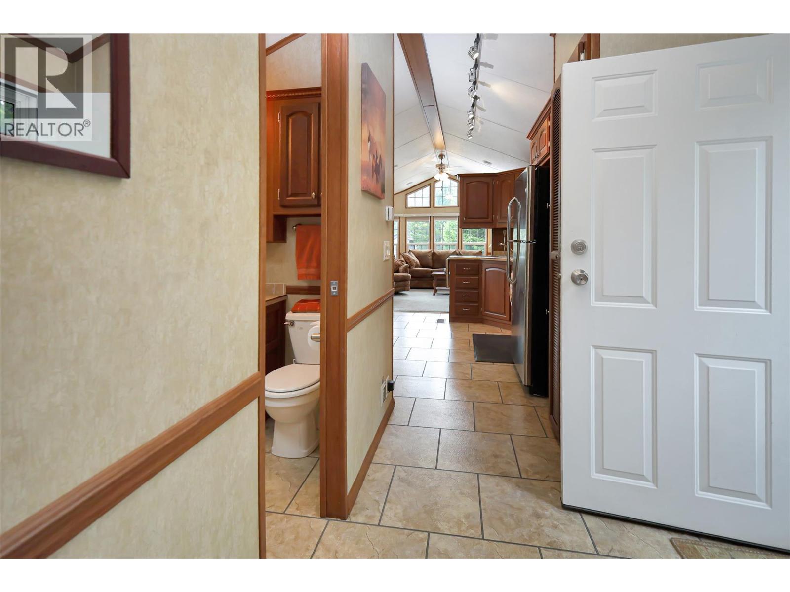 4862 Lynx Drive, Radium Hot Springs, British Columbia  V0A 1M0 - Photo 12 - 10380522