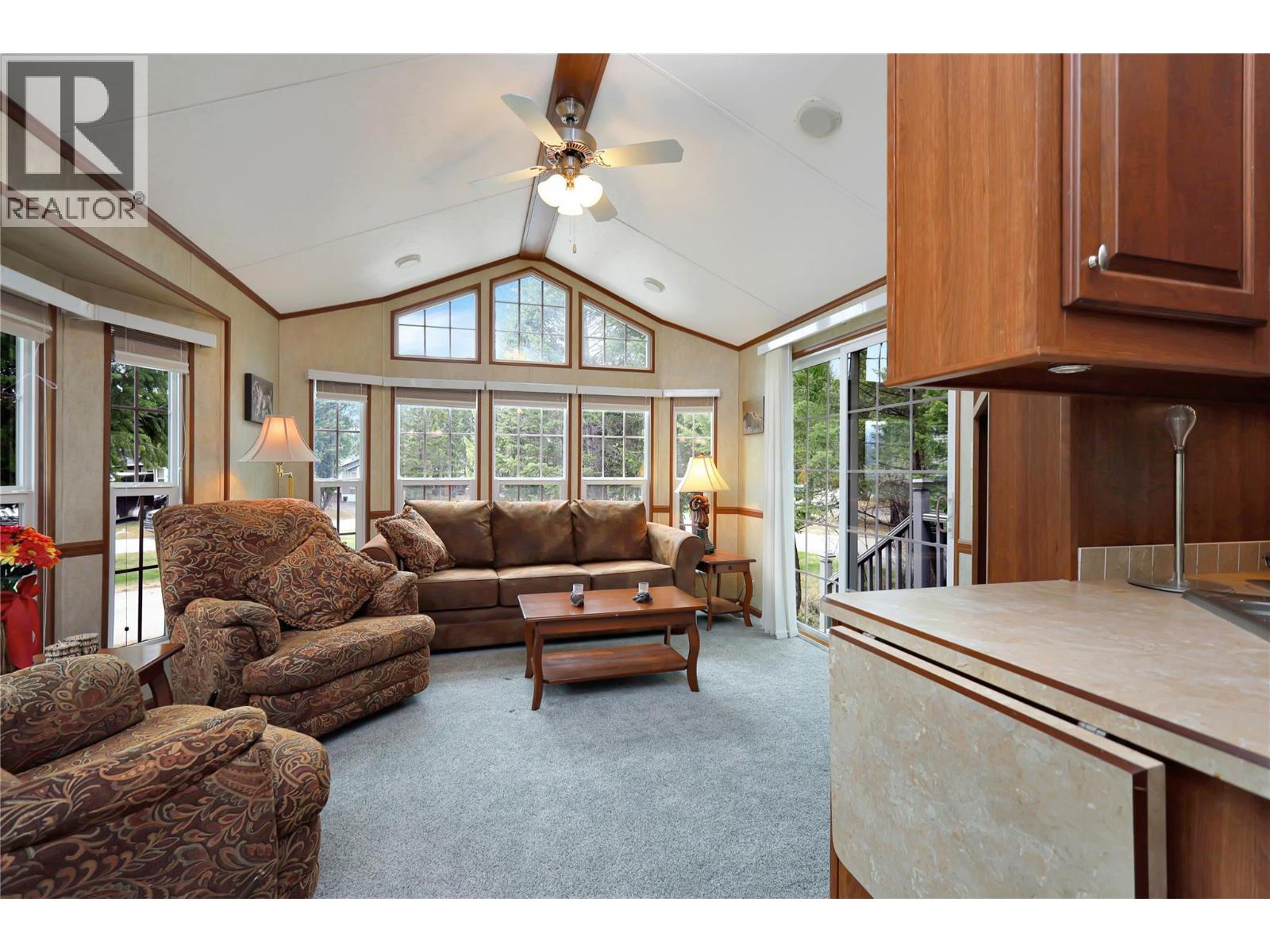 4862 Lynx Drive, Radium Hot Springs, British Columbia  V0A 1M0 - Photo 3 - 10380522