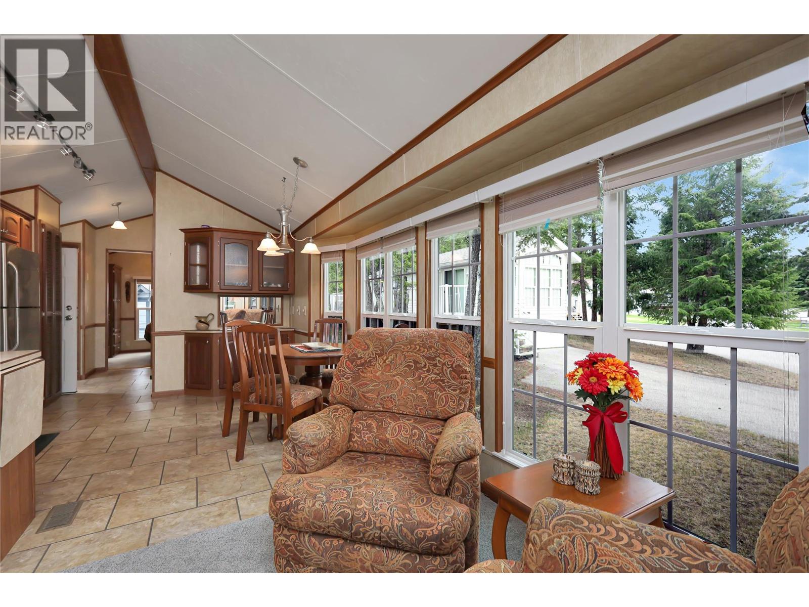 4862 Lynx Drive, Radium Hot Springs, British Columbia  V0A 1M0 - Photo 5 - 10380522