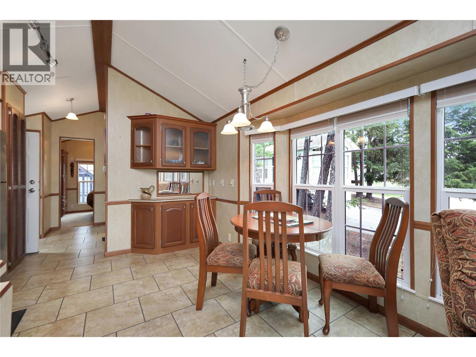 4862 Lynx Drive, Radium Hot Springs, British Columbia  V0A 1M0 - Photo 7 - 10380522