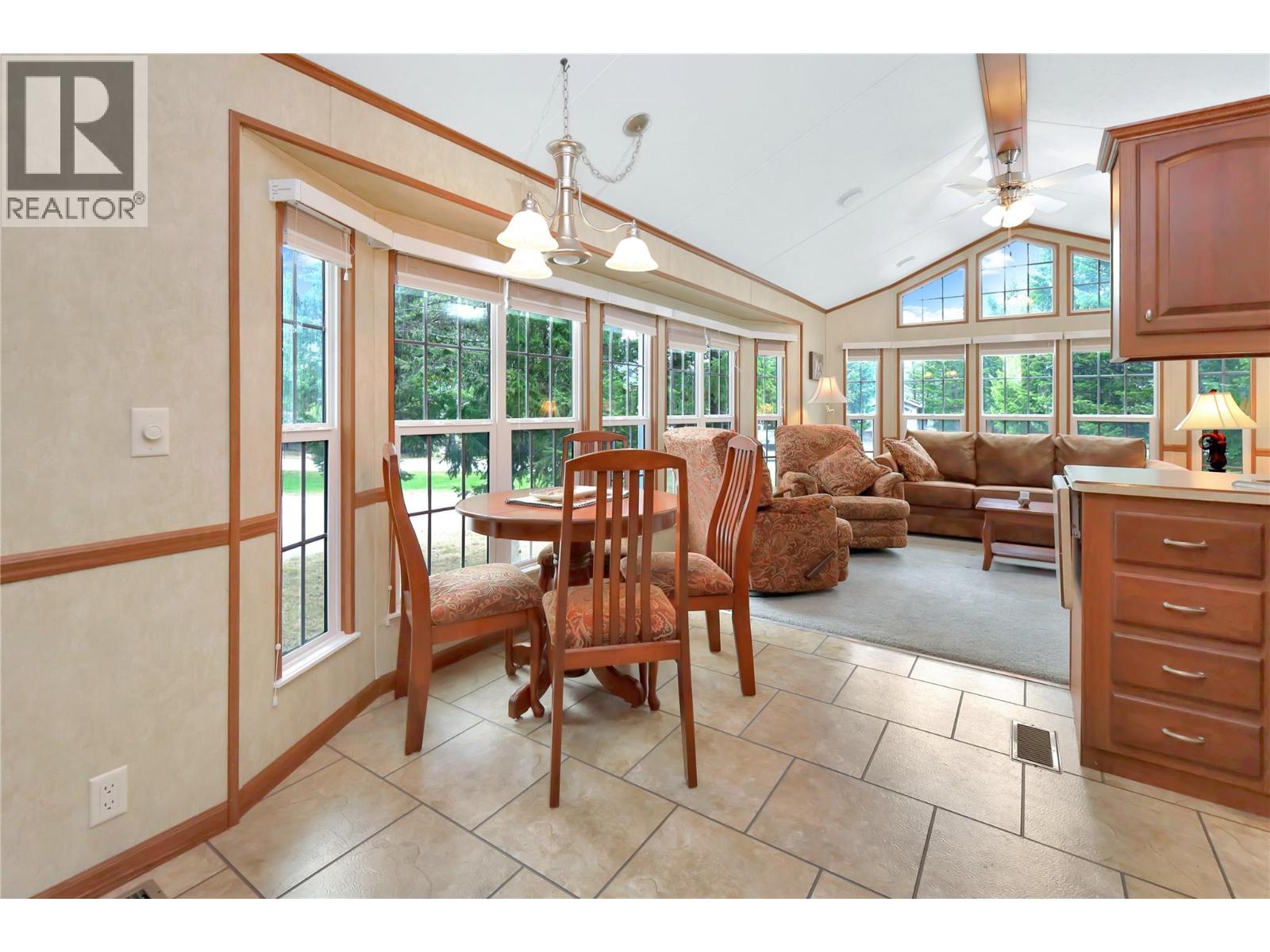 4862 Lynx Drive, Radium Hot Springs, British Columbia  V0A 1M0 - Photo 9 - 10380522