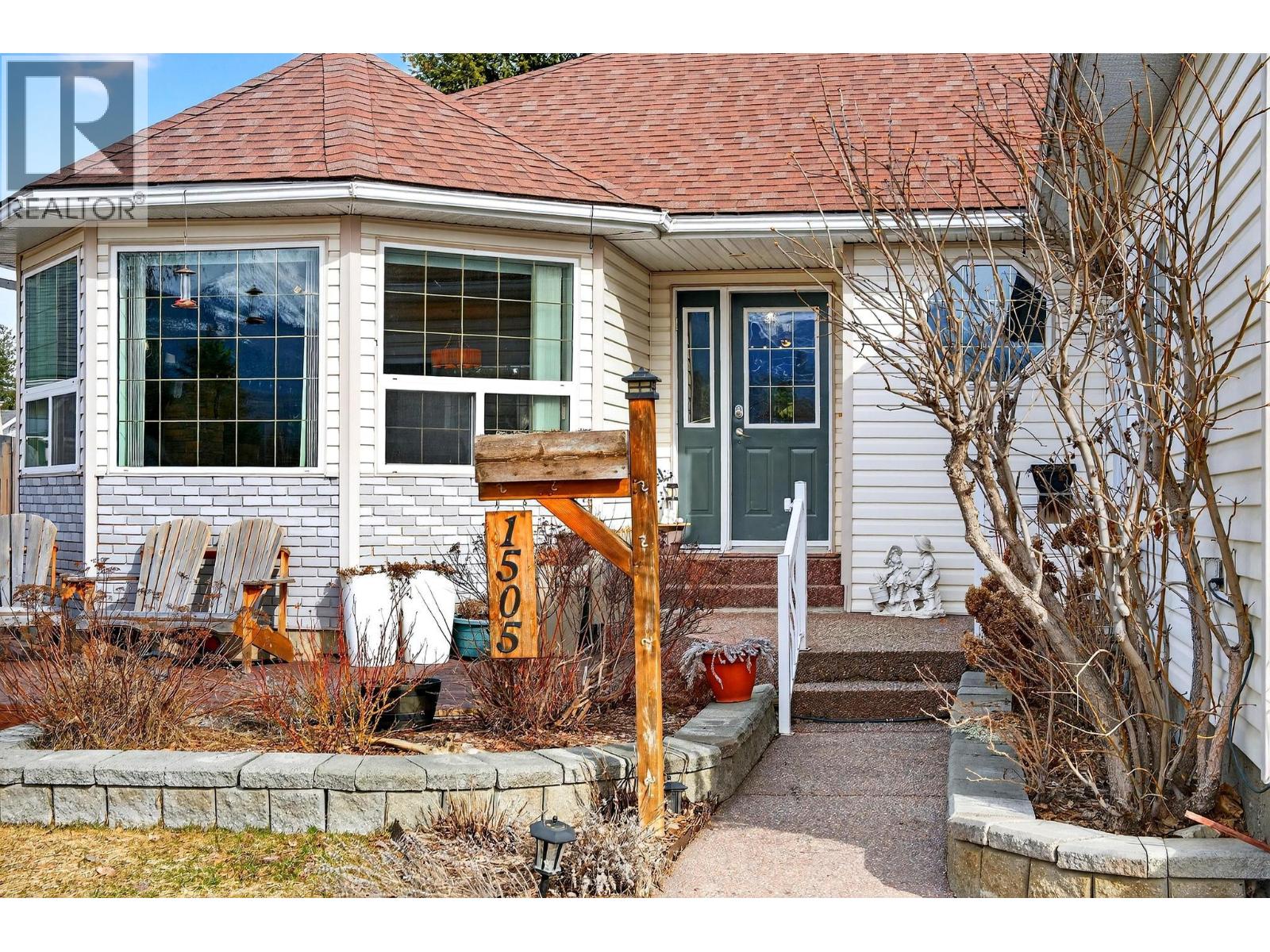 1505 Cedar Street, Golden, British Columbia  V0A 1H6 - Photo 3 - 10380537