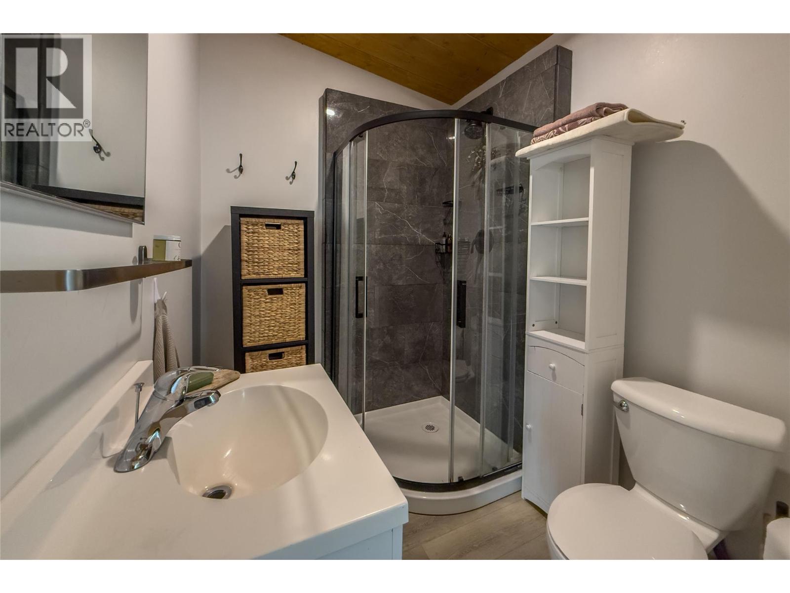 2325 Hedges Road, Golden, British Columbia  V0A 1H1 - Photo 10 - 10380971