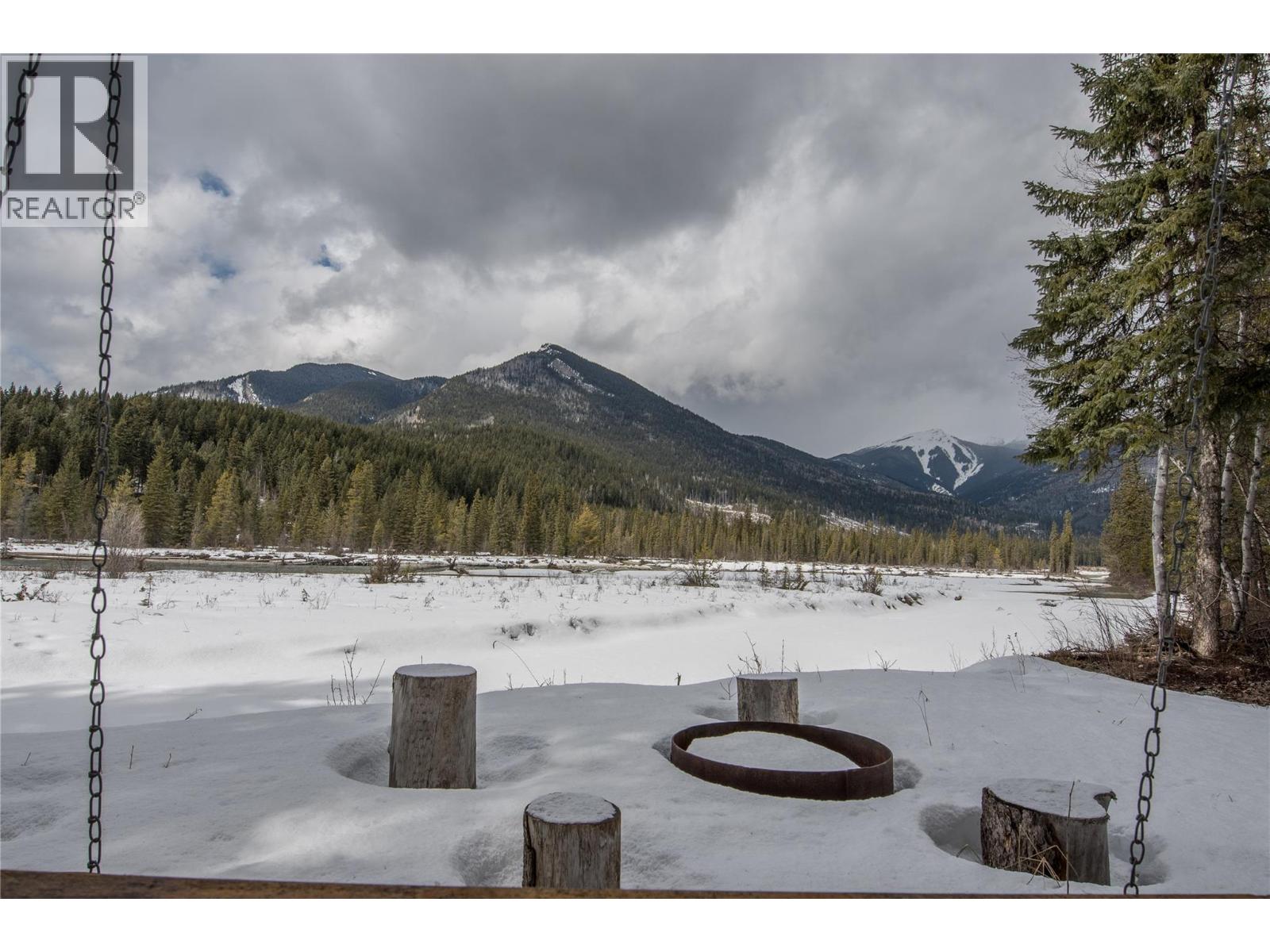 2325 Hedges Road, Golden, British Columbia  V0A 1H1 - Photo 19 - 10380971