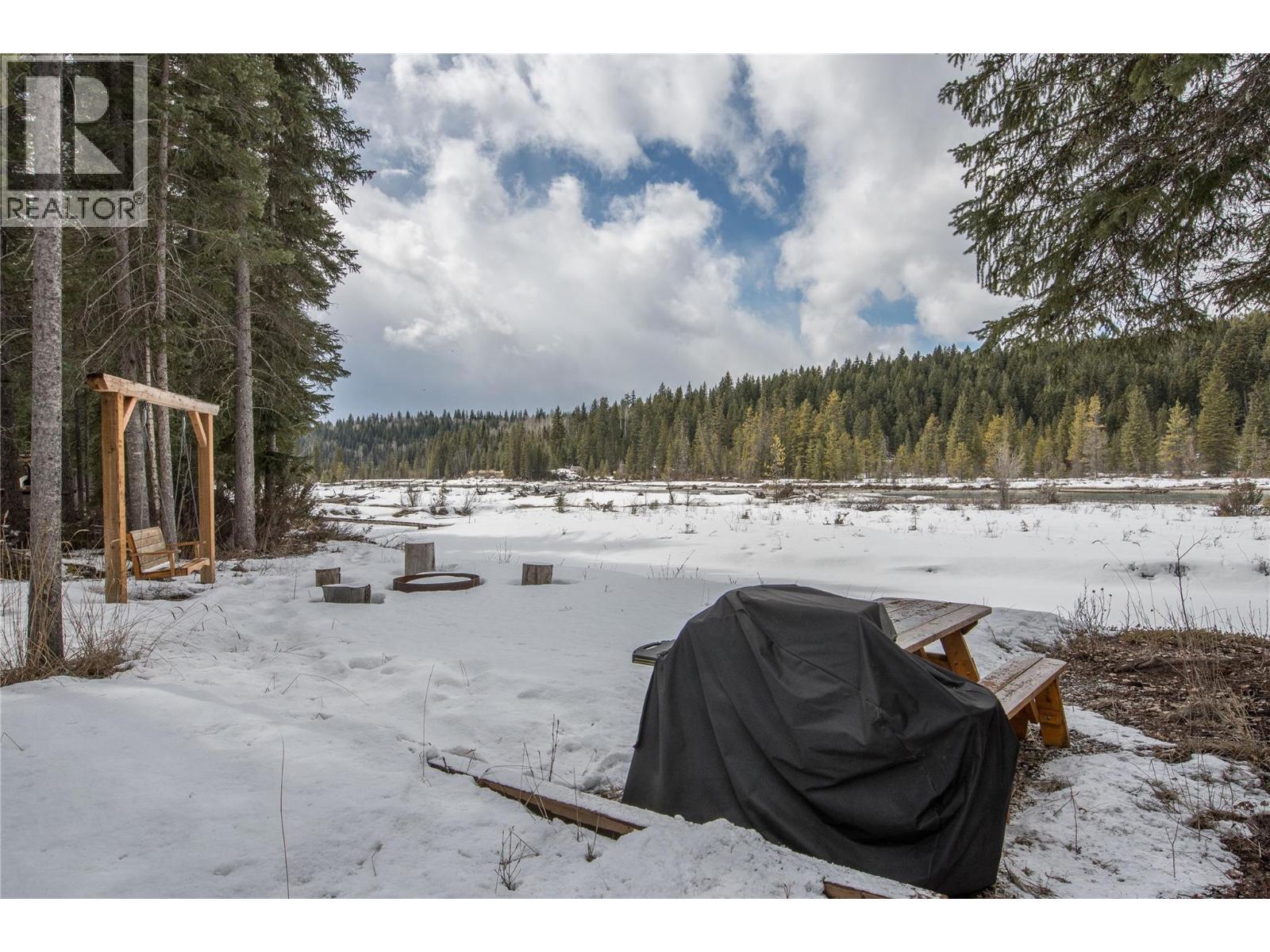 2325 Hedges Road, Golden, British Columbia  V0A 1H1 - Photo 2 - 10380971