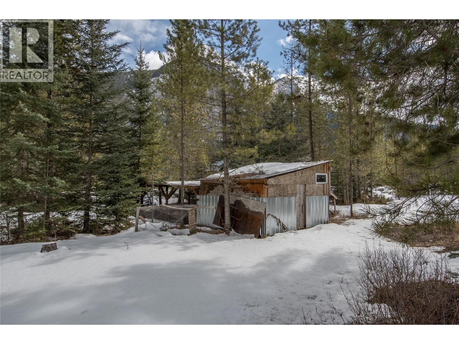 2325 Hedges Road, Golden, British Columbia  V0A 1H1 - Photo 31 - 10380971