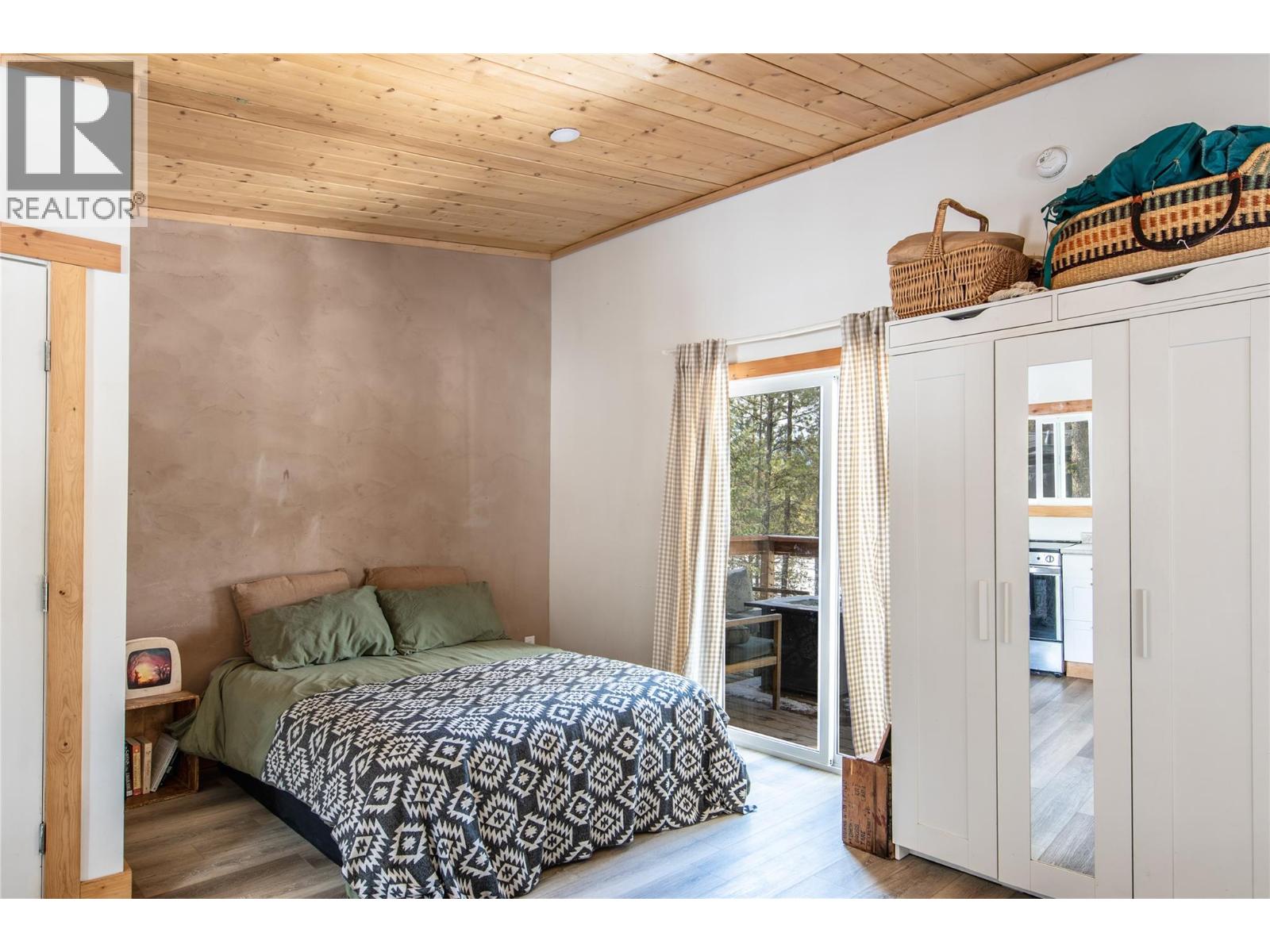 2325 Hedges Road, Golden, British Columbia  V0A 1H1 - Photo 4 - 10380971