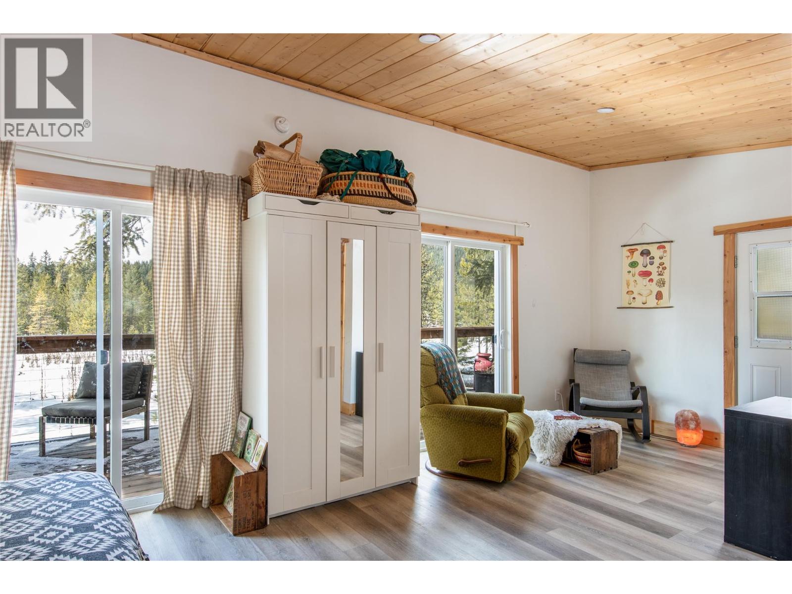 2325 Hedges Road, Golden, British Columbia  V0A 1H1 - Photo 5 - 10380971