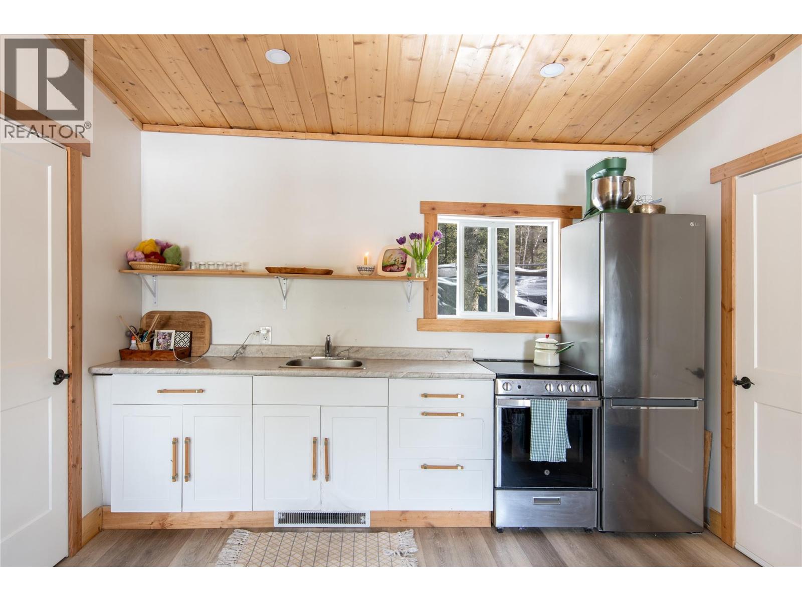 2325 Hedges Road, Golden, British Columbia  V0A 1H1 - Photo 7 - 10380971