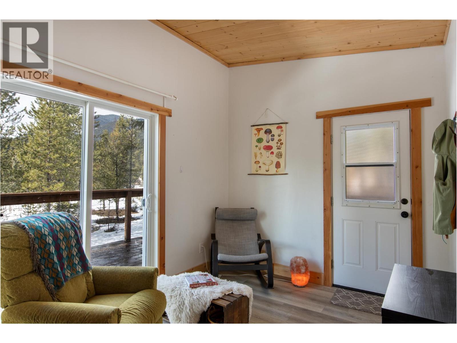 2325 Hedges Road, Golden, British Columbia  V0A 1H1 - Photo 8 - 10380971