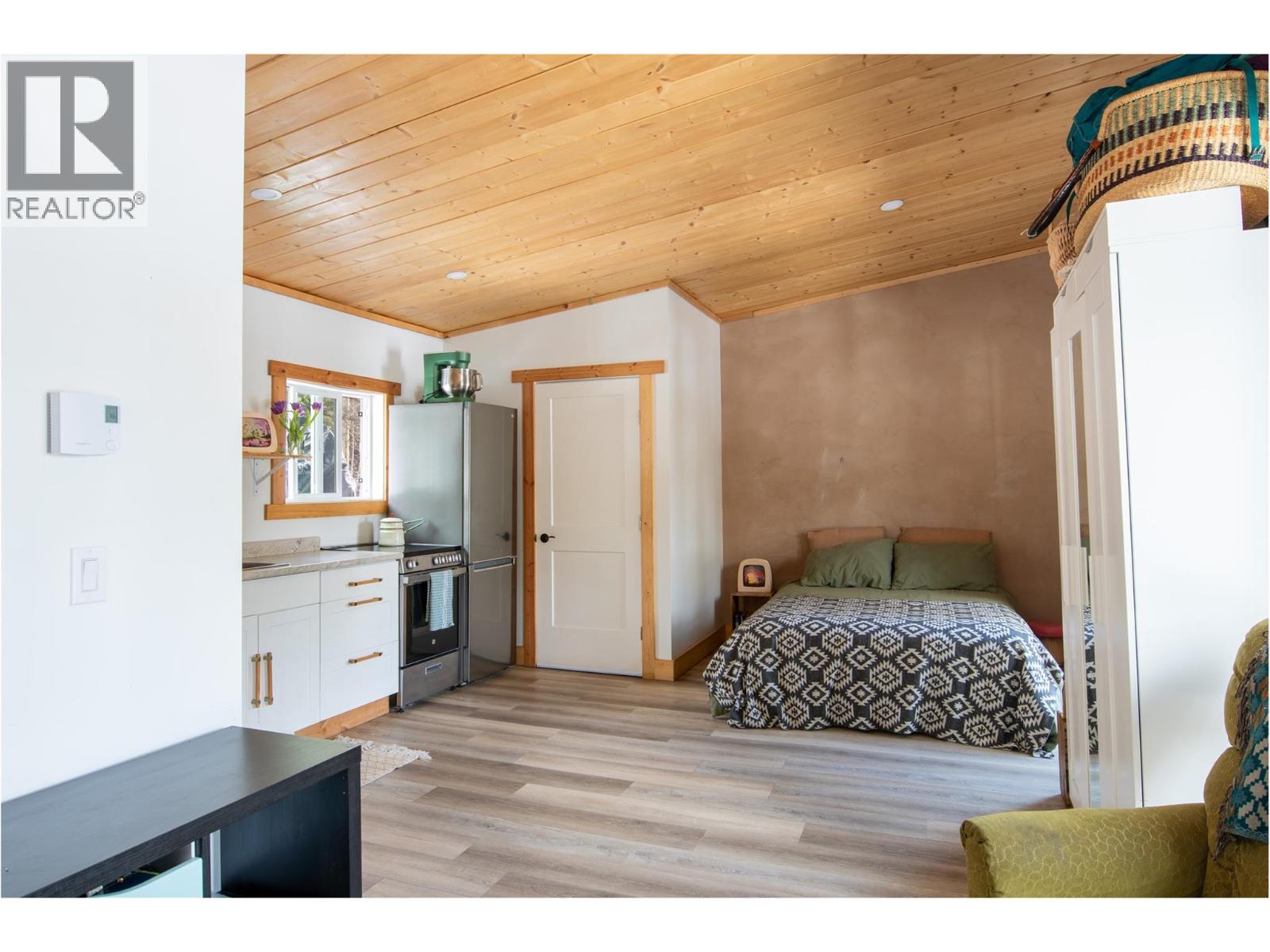 2325 Hedges Road, Golden, British Columbia  V0A 1H1 - Photo 9 - 10380971