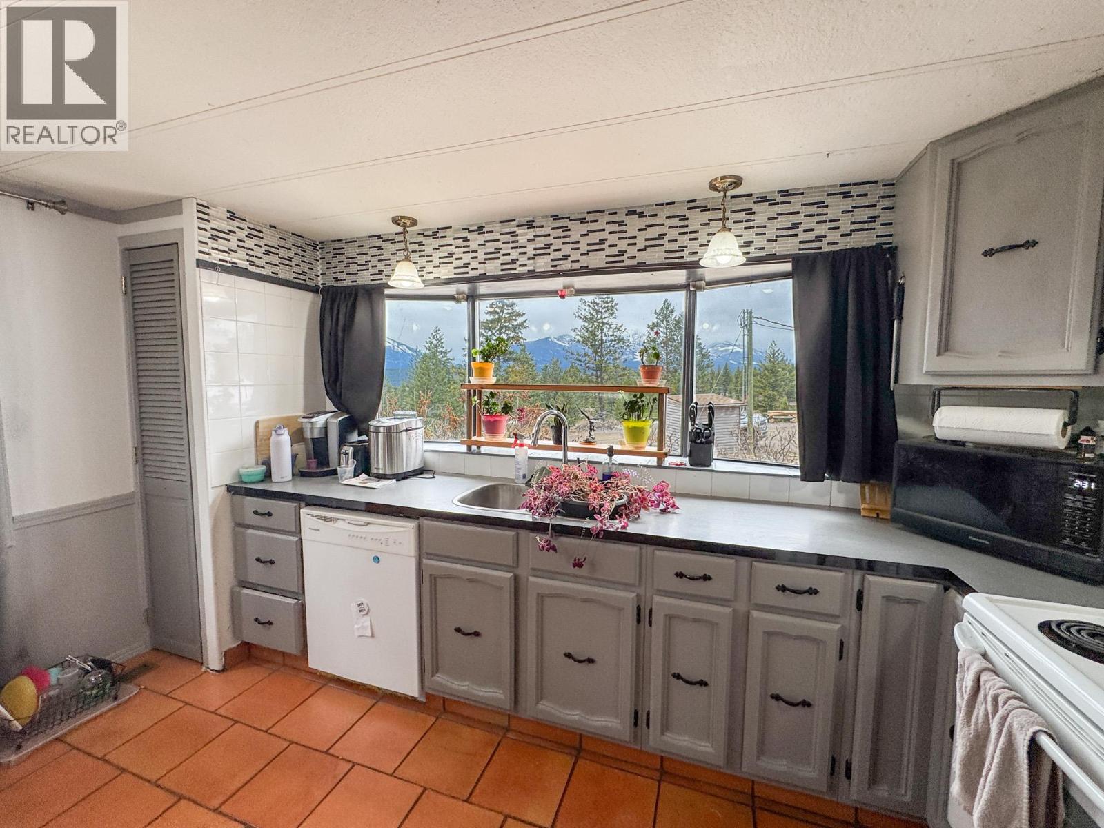 12 Eacrett Road, Radium Hot Springs, British Columbia  V0A 1M0 - Photo 15 - 10380648