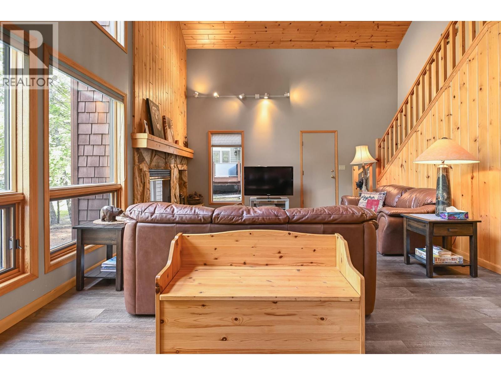 4856 Ridge Crescent, Windermere, British Columbia  V0A 1K3 - Photo 3 - 10381153