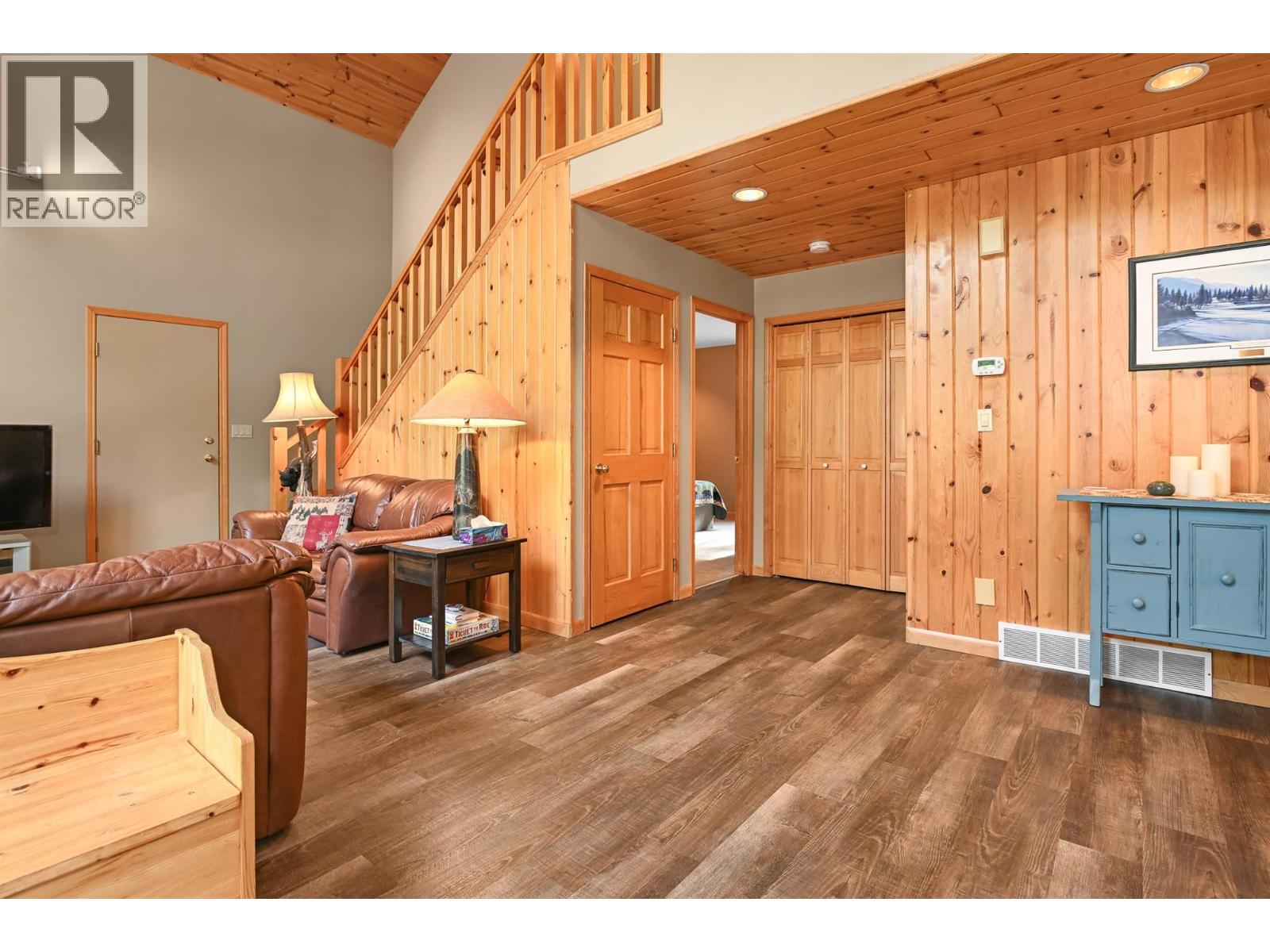 4856 Ridge Crescent, Windermere, British Columbia  V0A 1K3 - Photo 4 - 10381153